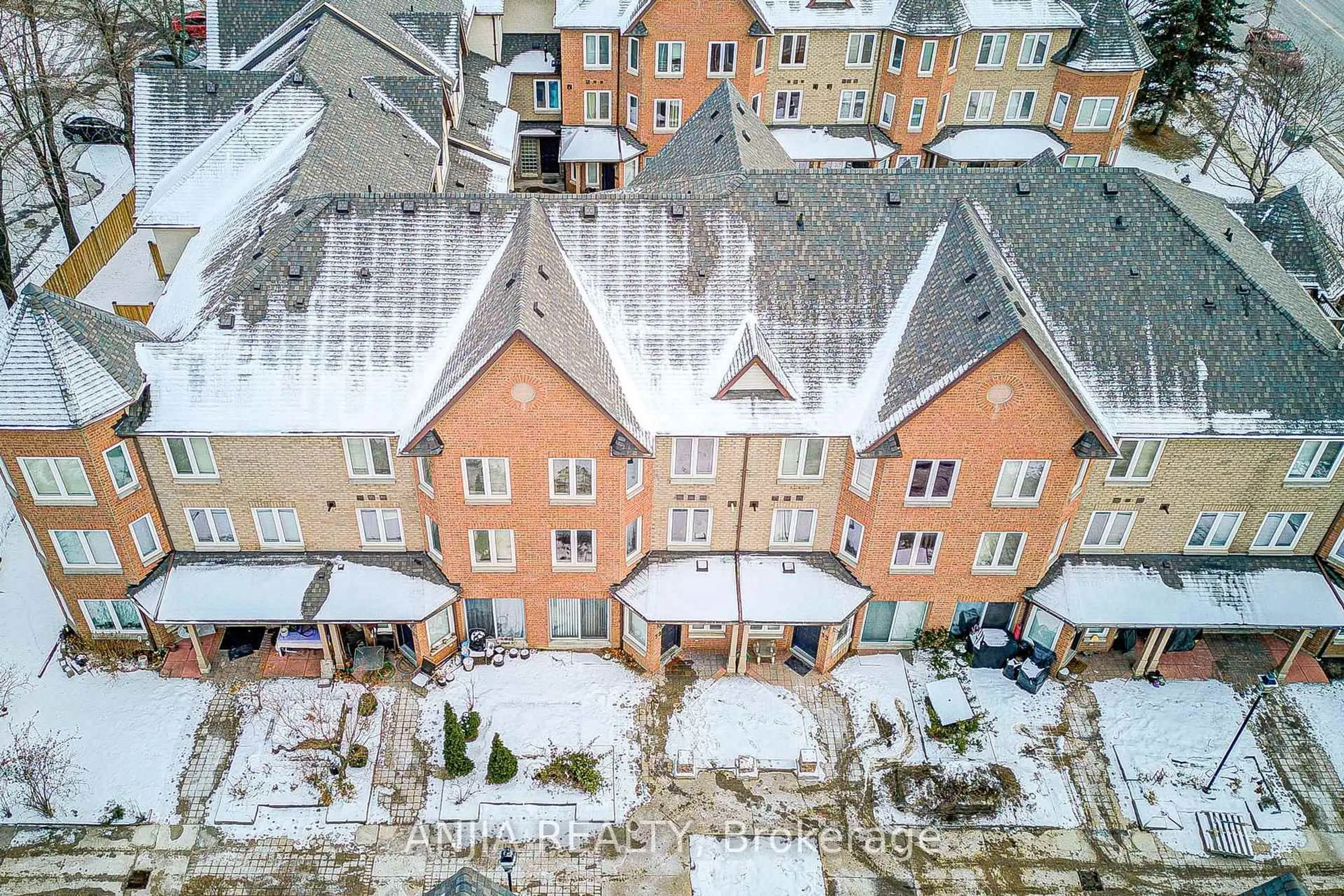 A pic from outside/outdoor area/front of a property/back of a property/a pic from drone, city buildings view from balcony for 735 New Westminster Dr #32, Vaughan Ontario L4J 7Y9