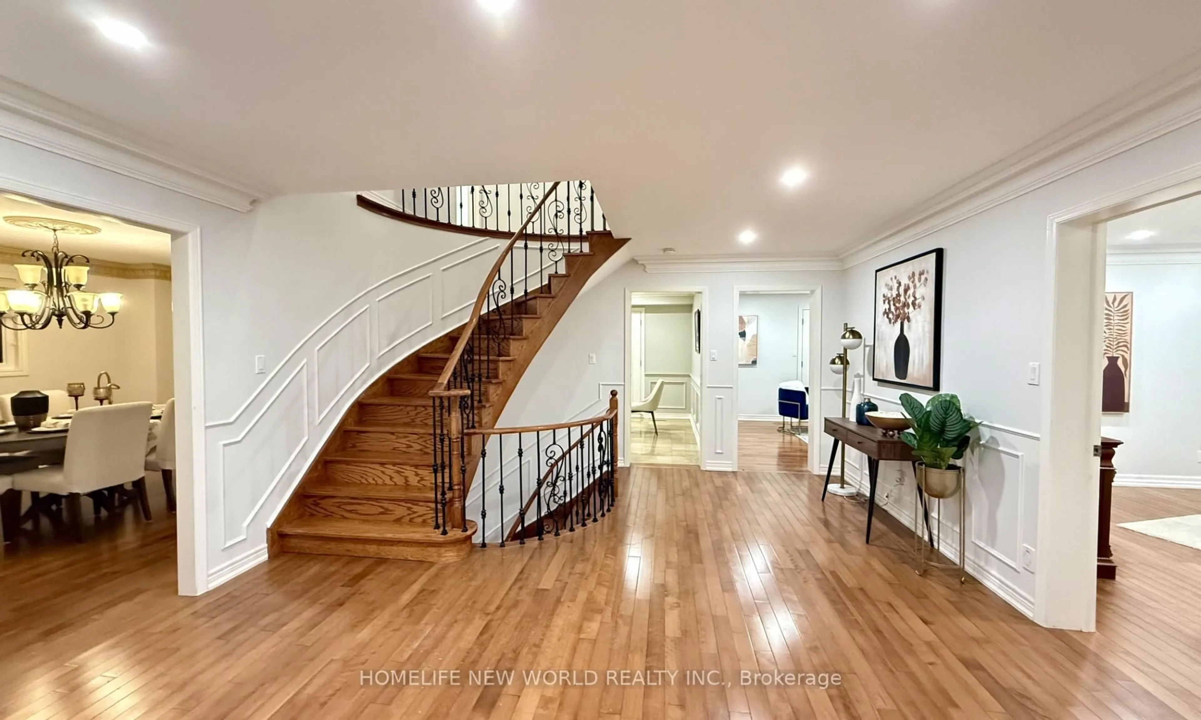 Indoor foyer for 102 Willowbrook Rd, Markham Ontario L3T 5P5