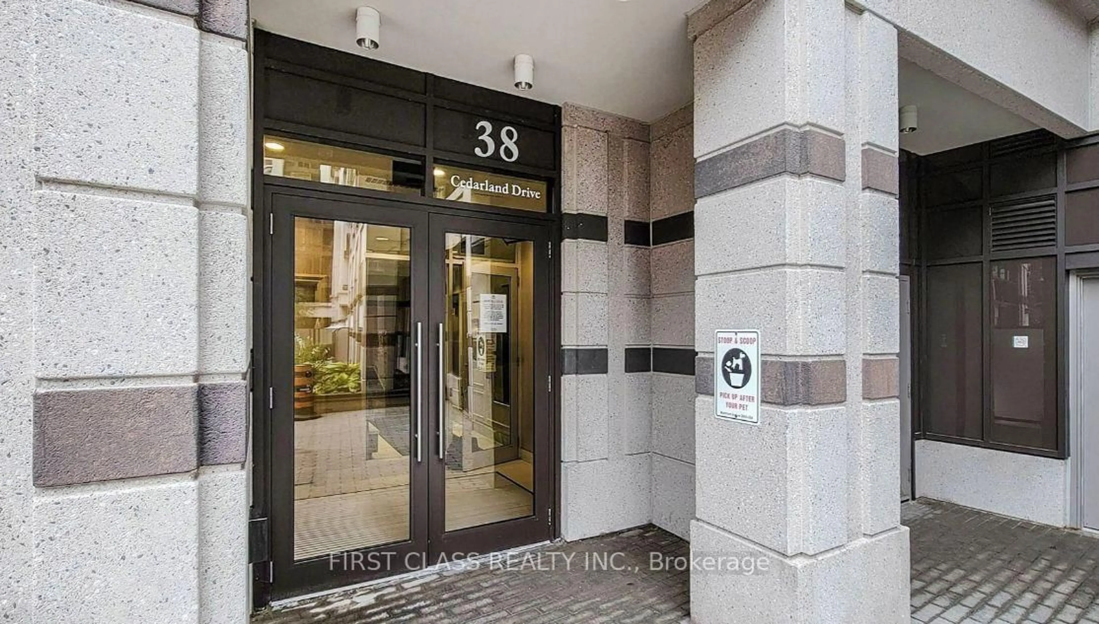 Indoor foyer for 38 Cedarland Dr #1111, Markham Ontario L6G 0G7