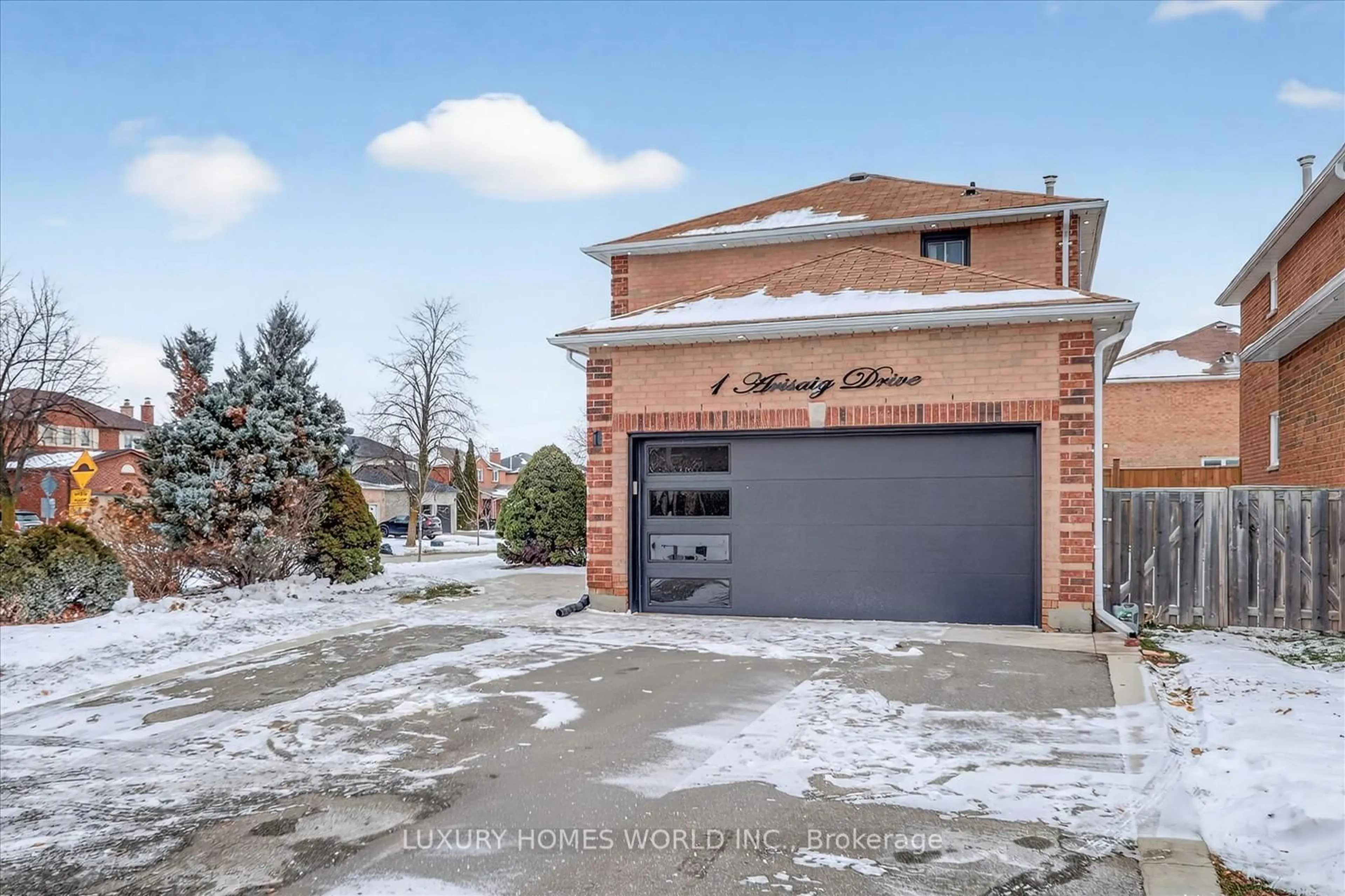 Unknown for 1 Arisaig Dr, Vaughan Ontario L6A 1V6