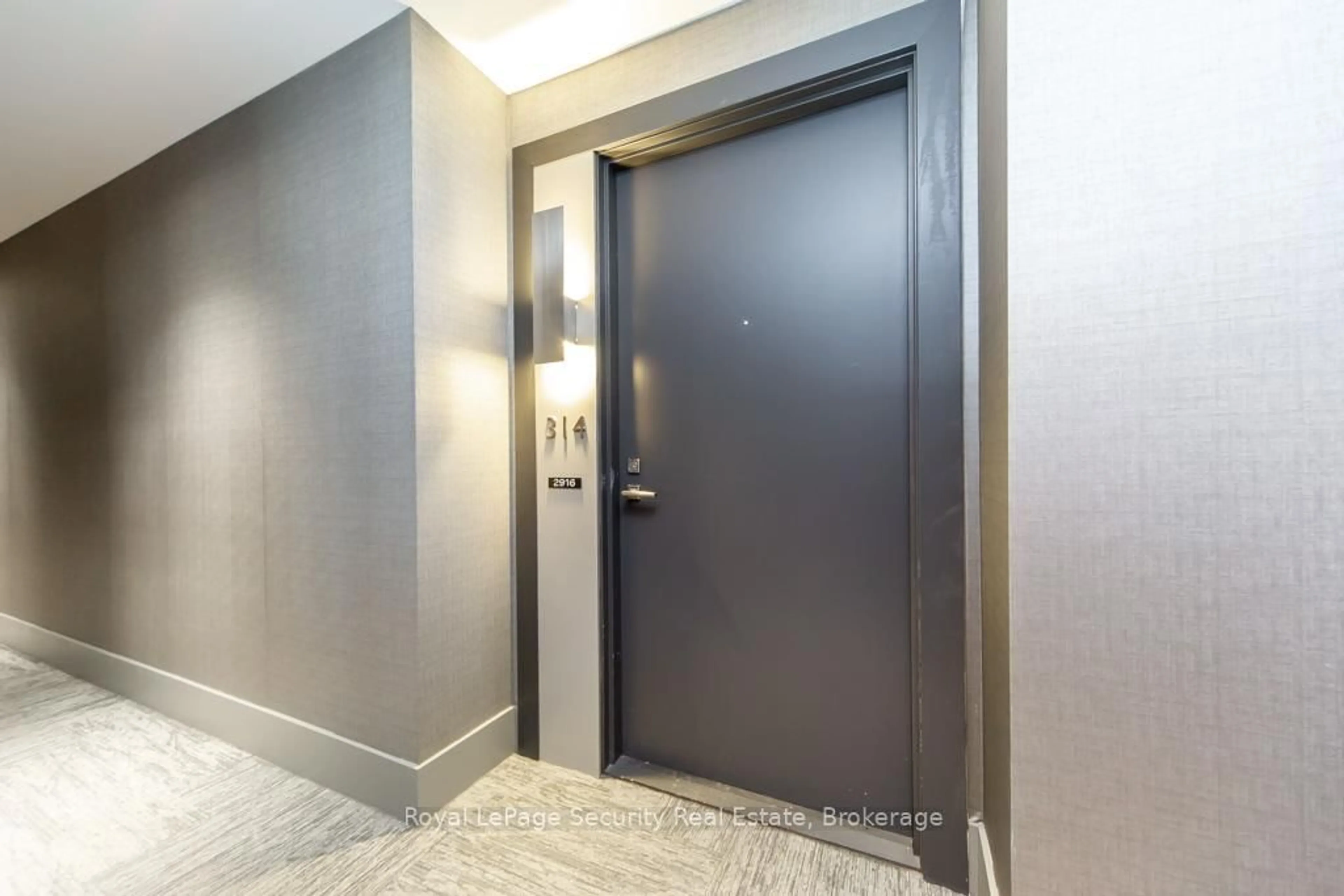 Indoor foyer for 2916 Highway 7 Rd #314, Vaughan Ontario L4K 0K6