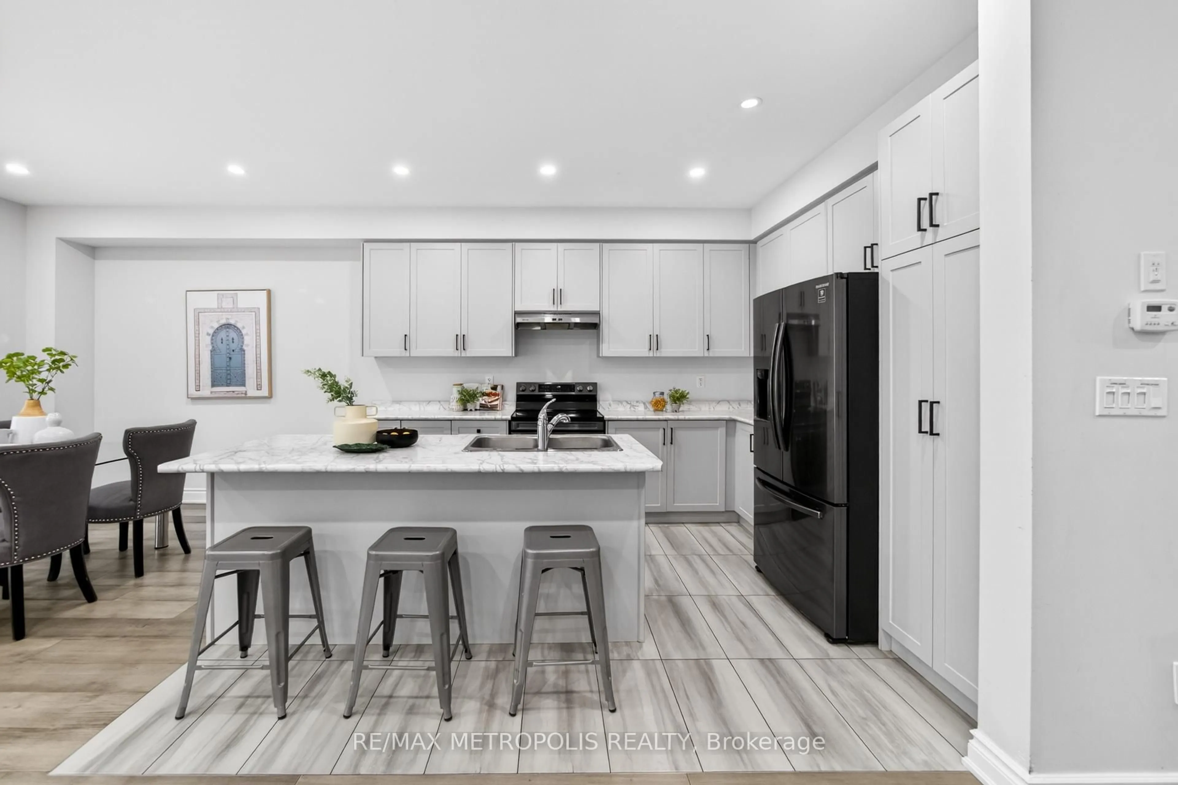 Open concept kitchen, ceramic/tile floor for 32 Ballinger Way, Uxbridge Ontario L9P 0R6