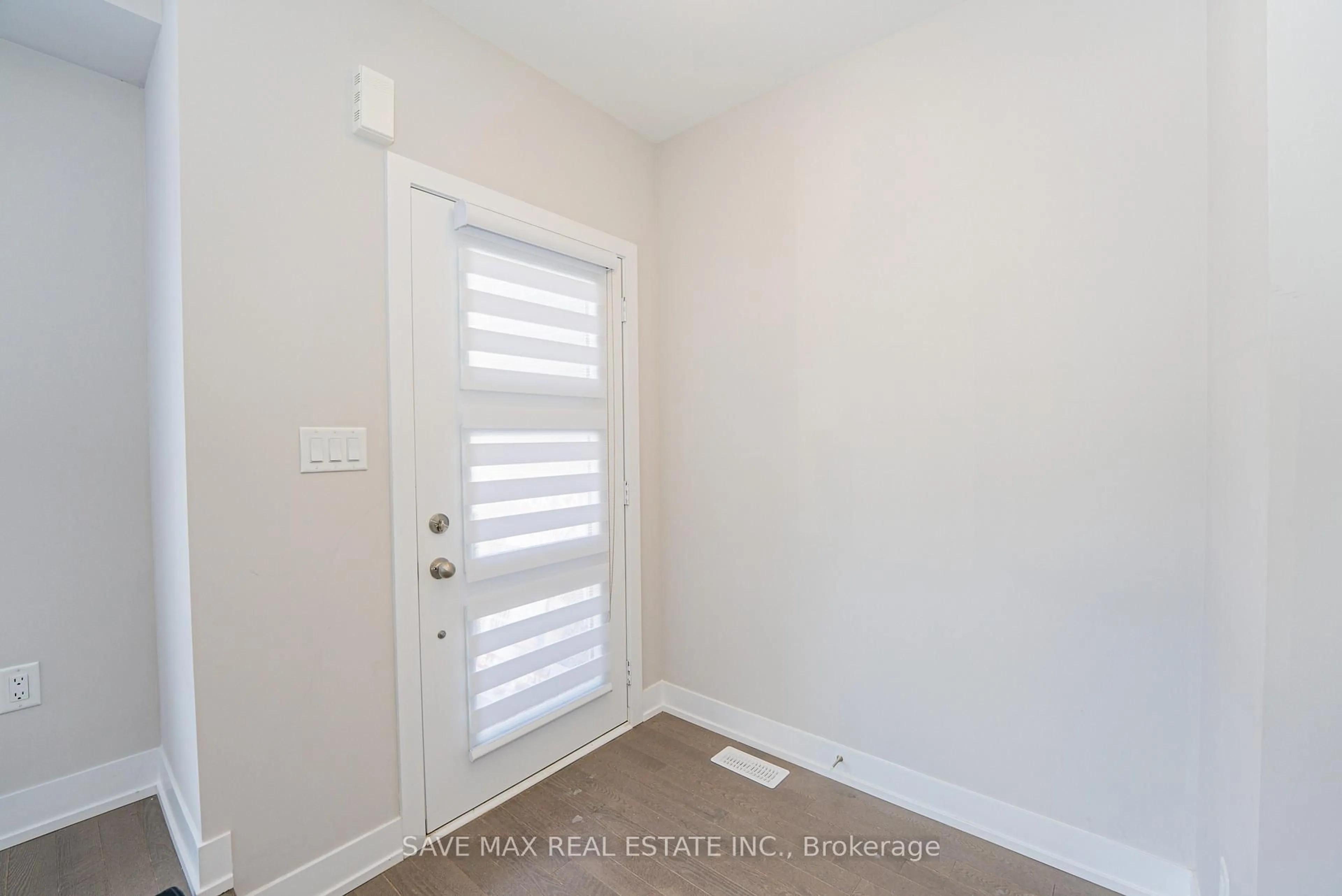 Indoor entryway for 93 Cornell Rouge Blvd, Markham Ontario L6B 1R1