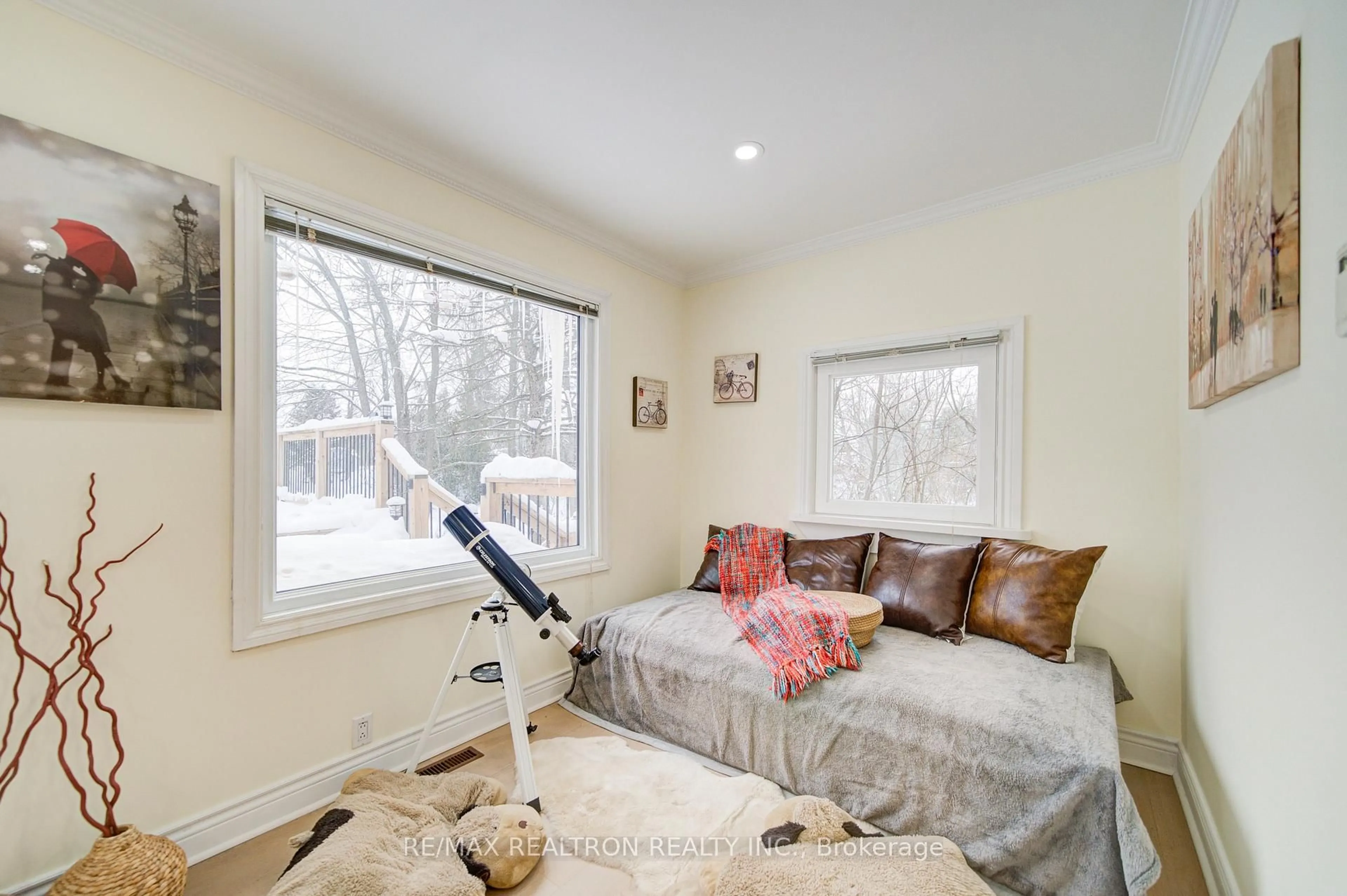 Living room with furniture, unknown for 357 Baldwin Rd, Georgina Ontario L0E 1A0