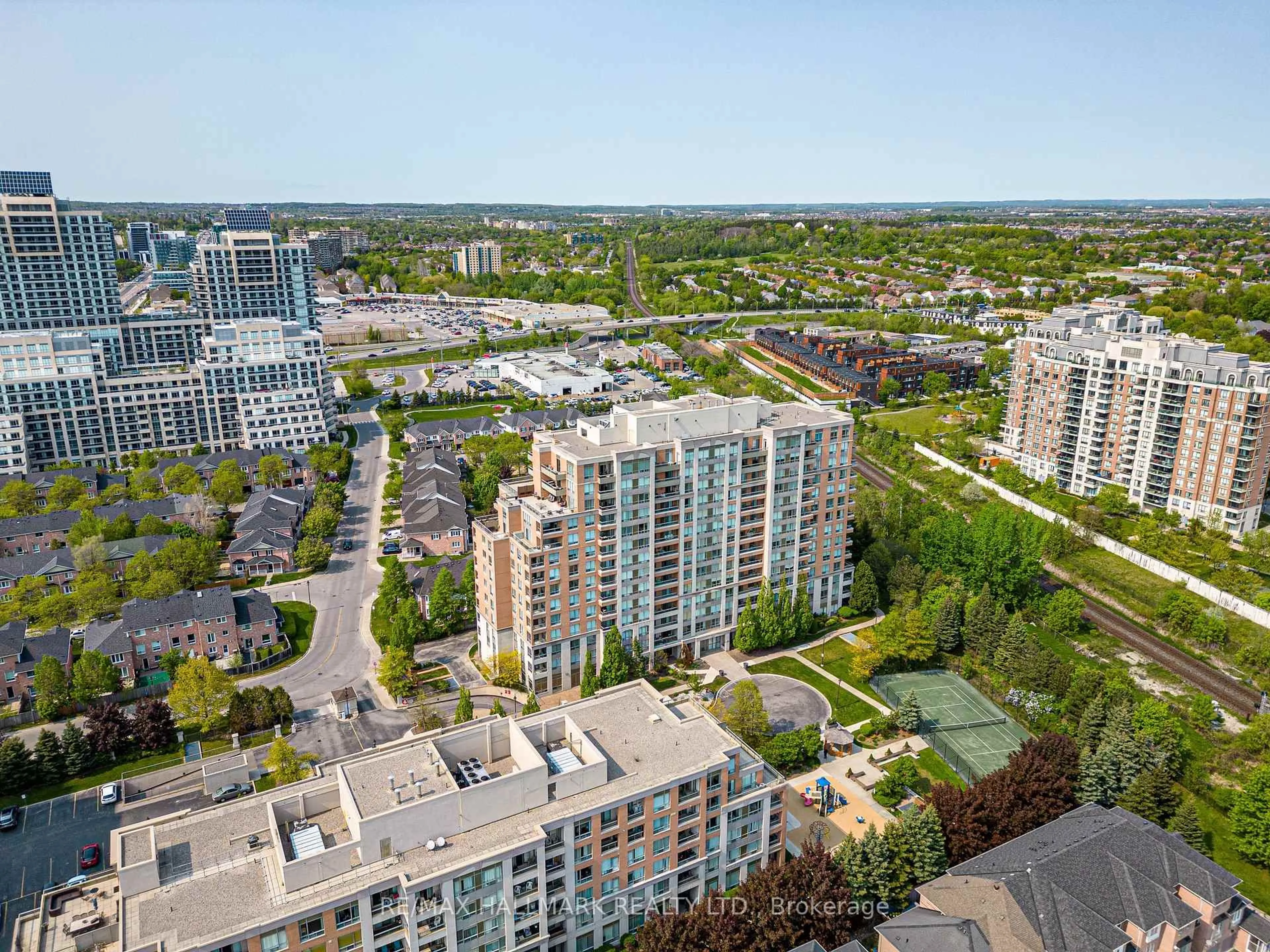 A pic from outside/outdoor area/front of a property/back of a property/a pic from drone, city buildings view from balcony for 29 Northern Hts Dr #615, Richmond Hill Ontario L4B 4L8