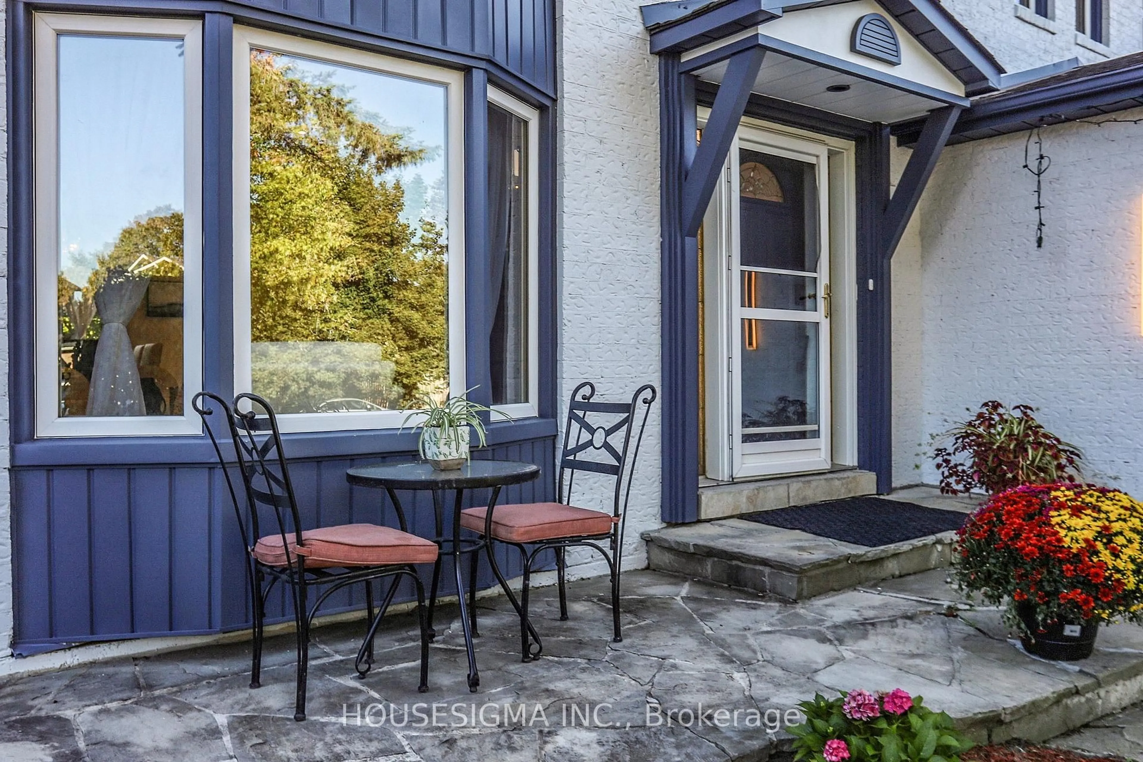 Patio, street for 41 Underhill Cres, Aurora Ontario L4G 5S3