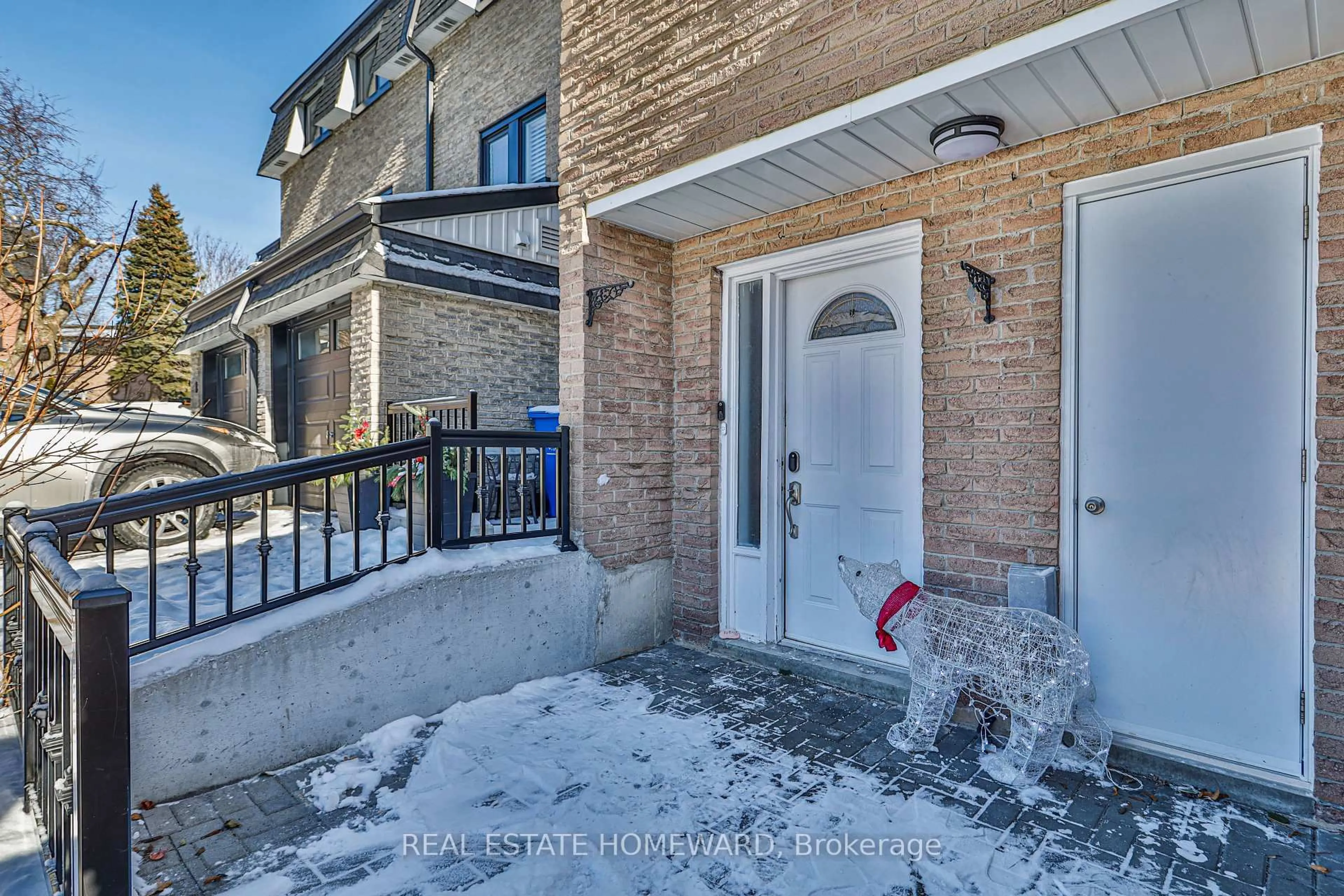 Unknown for 4 Poplar Cres, Aurora Ontario L4G 3L3