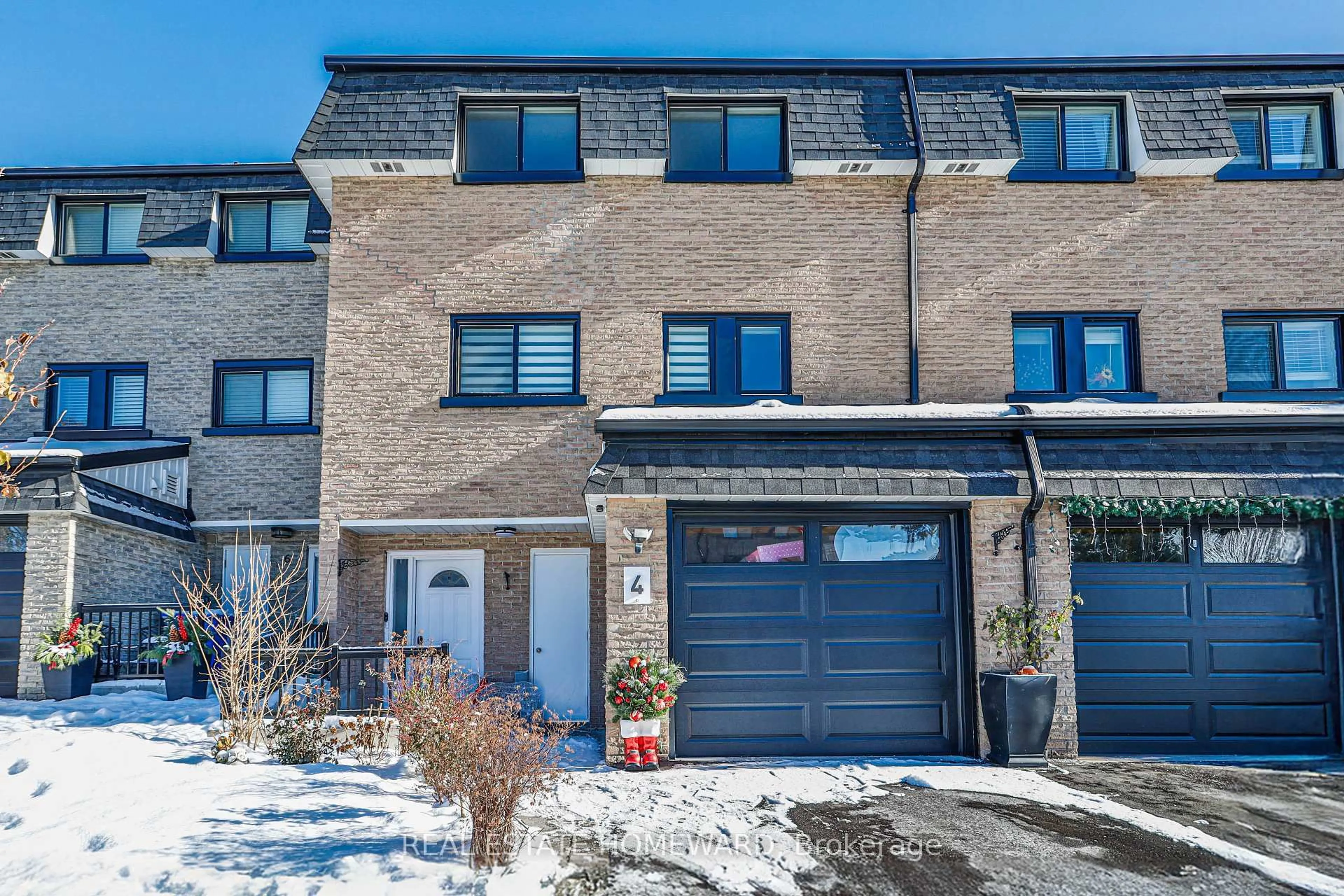 Home with brick exterior material, street for 4 Poplar Cres, Aurora Ontario L4G 3L3