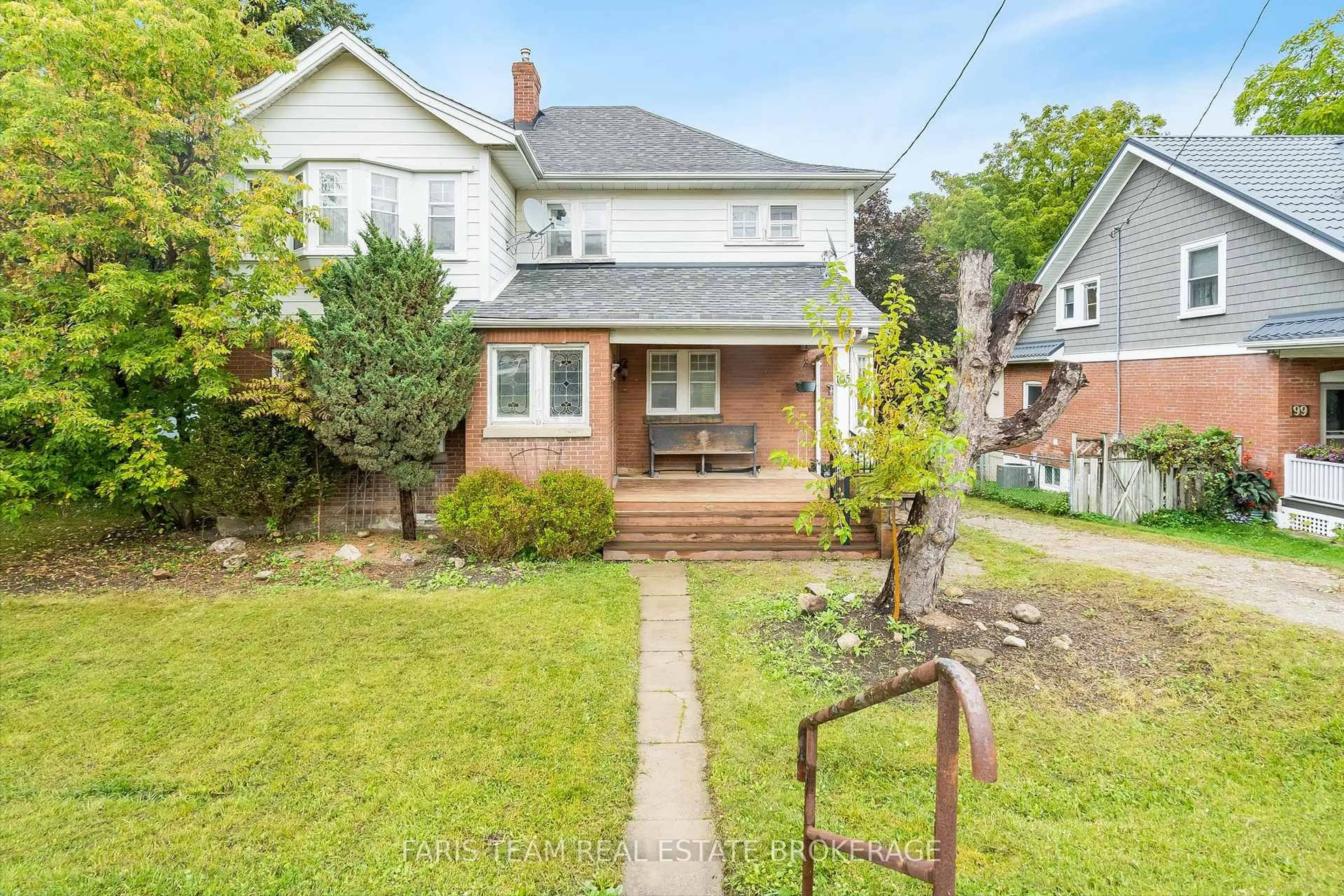 A pic from outside/outdoor area/front of a property/back of a property/a pic from drone, street for 105 Barrie St, Bradford West Gwillimbury Ontario L9S 2C9