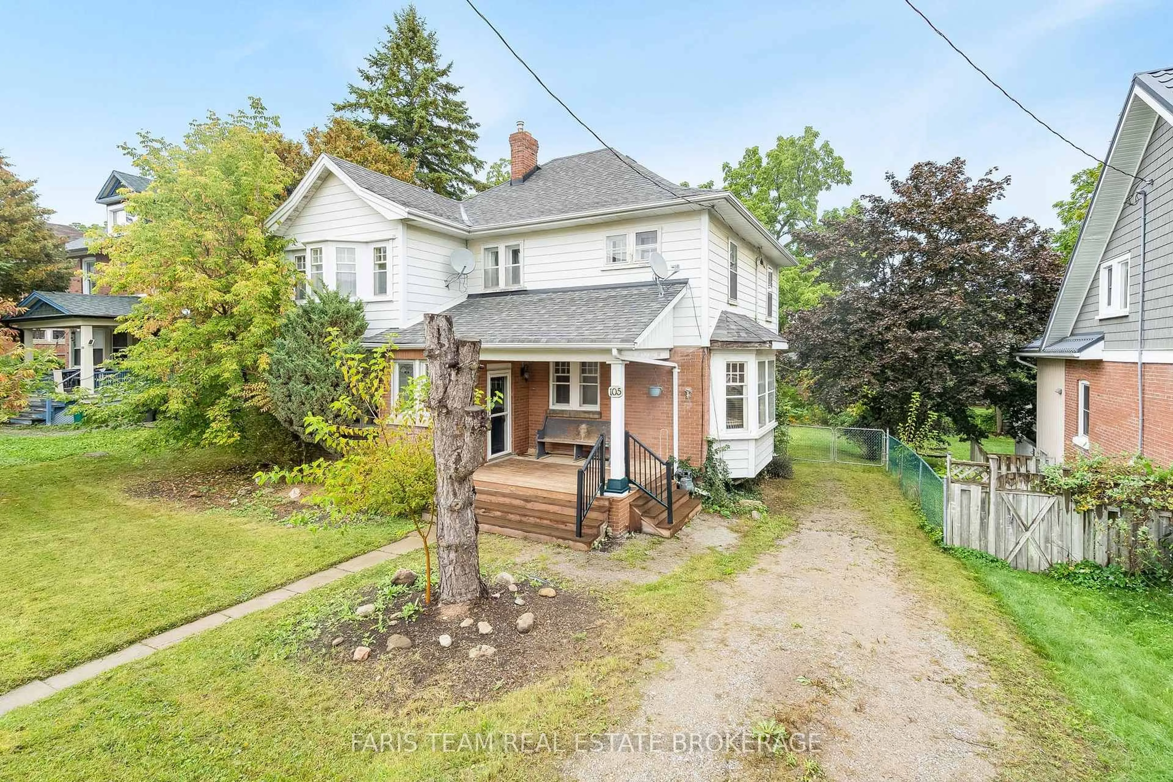 A pic from outside/outdoor area/front of a property/back of a property/a pic from drone, street for 105 Barrie St, Bradford West Gwillimbury Ontario L9S 2C9