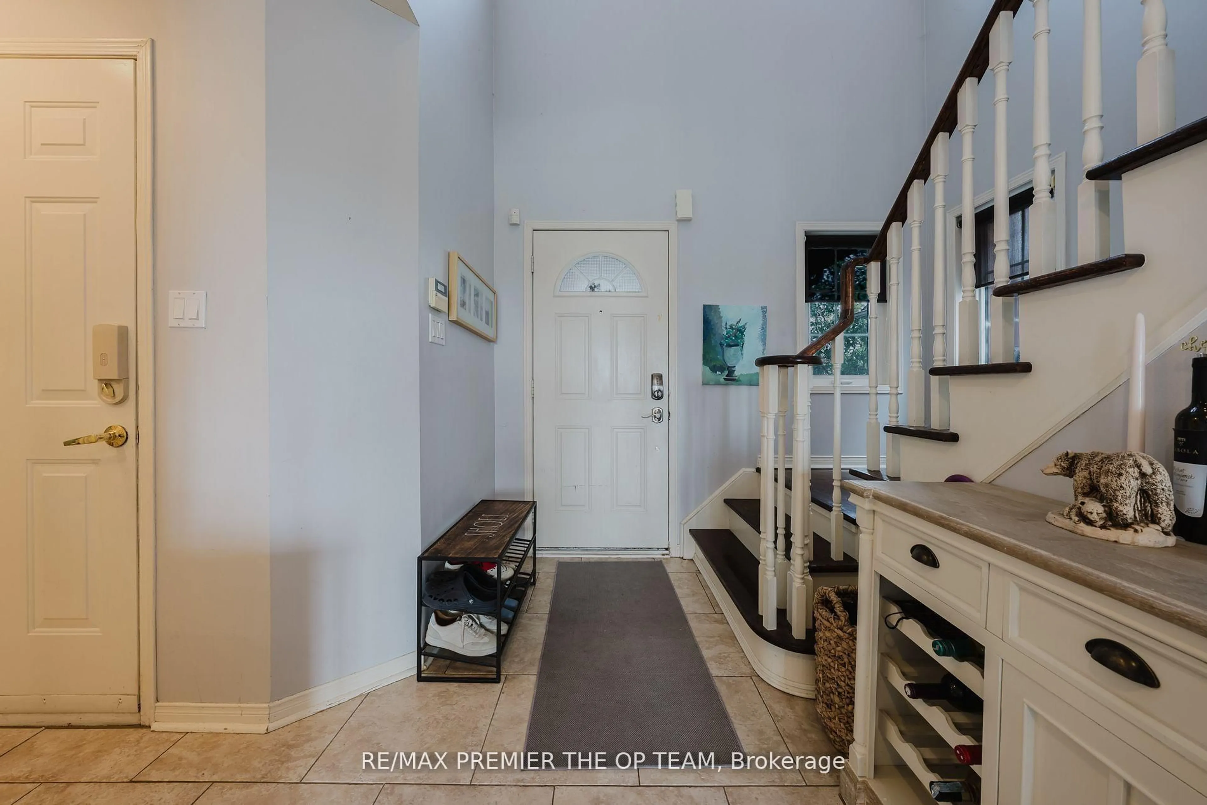 Indoor entryway for 50 Beaverbrook Cres, Vaughan Ontario L6A 3T3