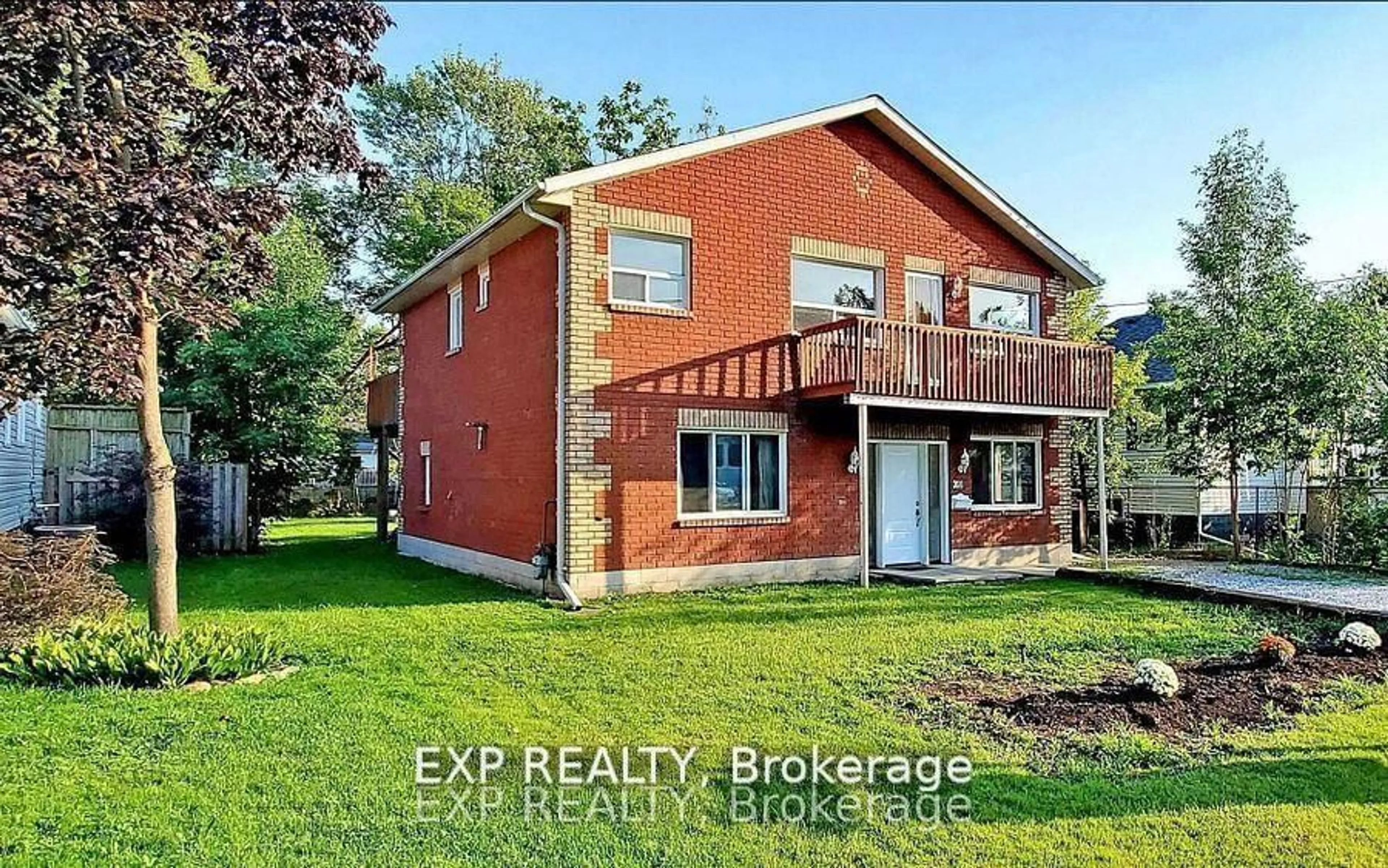 Home with brick exterior material, building for 201 Garden Ave, Georgina Ontario L4P 2L3