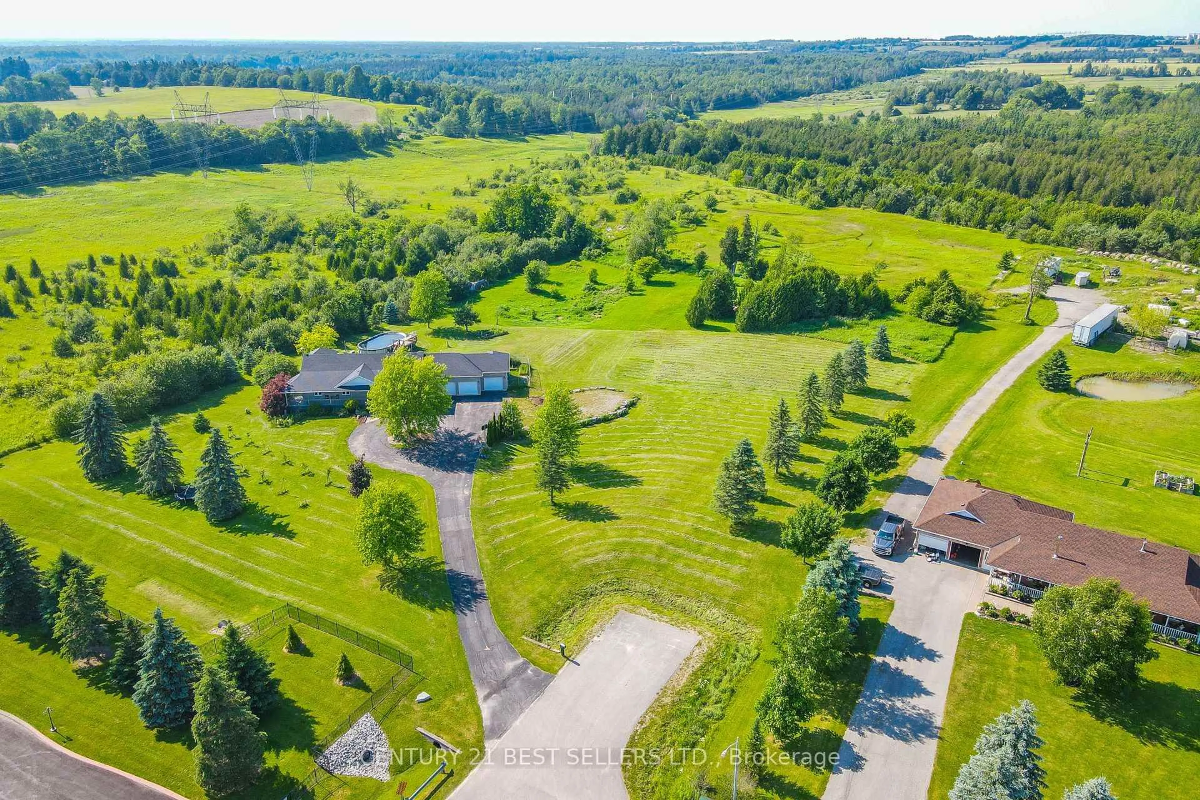 A pic from outside/outdoor area/front of a property/back of a property/a pic from drone, unknown for 14 Pioneer Ridge Crt, Essa Ontario L0L 1N0