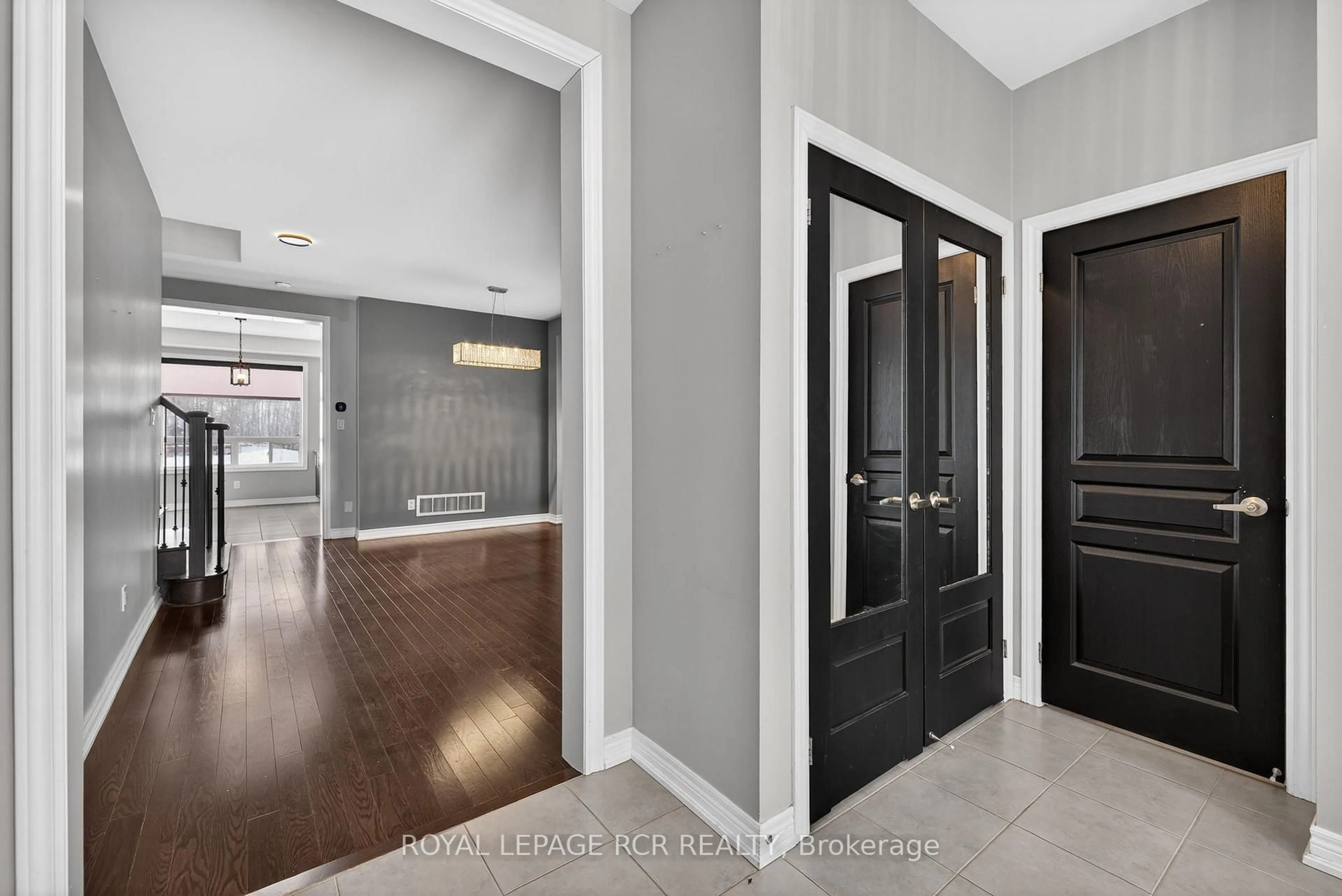 Indoor entryway for 82 Lampkin St, Georgina Ontario L0E 1R0