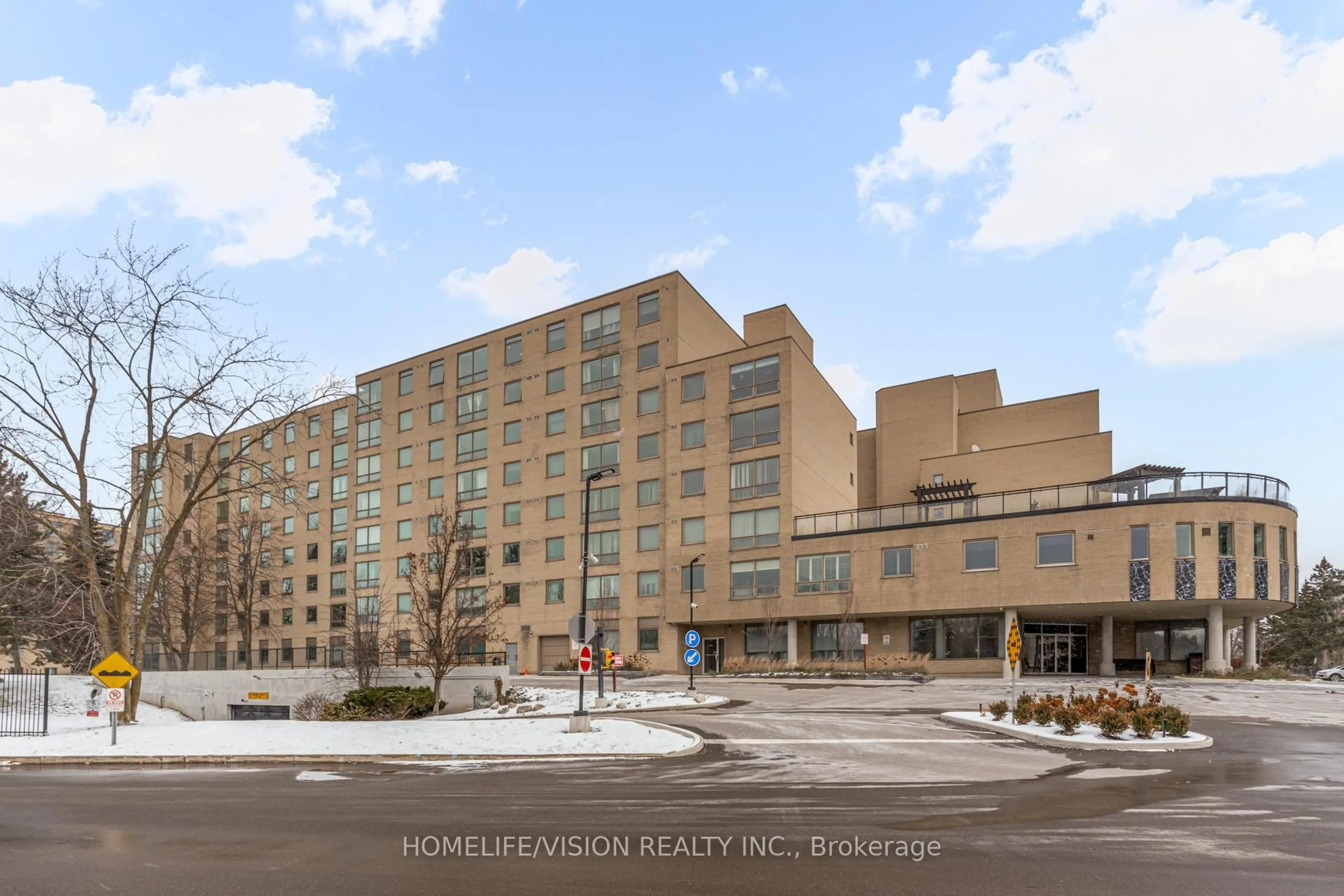 Indoor foyer for 326 Major Mackenzie Dr #807, Richmond Hill Ontario L4C 1J3