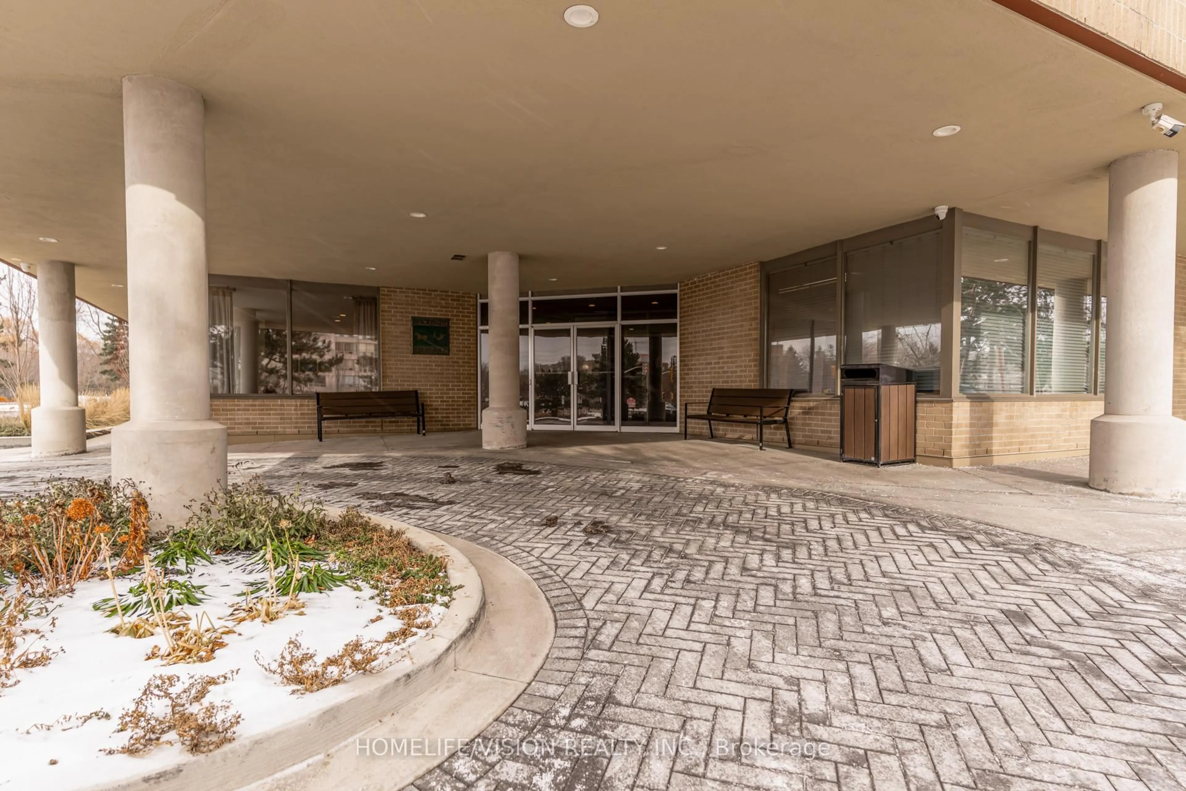 Unknown for 326 Major Mackenzie Dr #807, Richmond Hill Ontario L4C 1J3