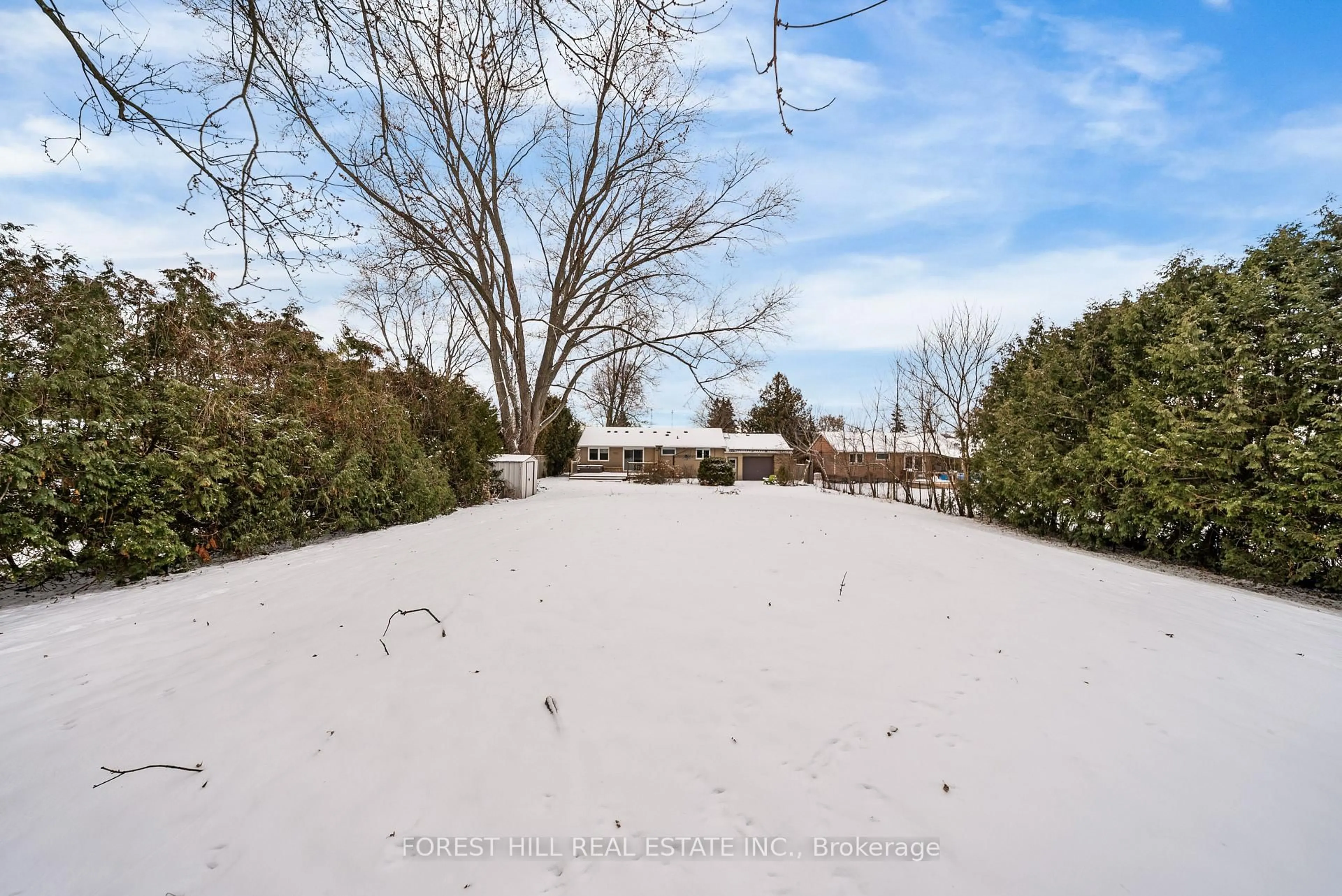 A pic from outside/outdoor area/front of a property/back of a property/a pic from drone, unknown for 49 May Ave, East Gwillimbury Ontario L0G 1V0