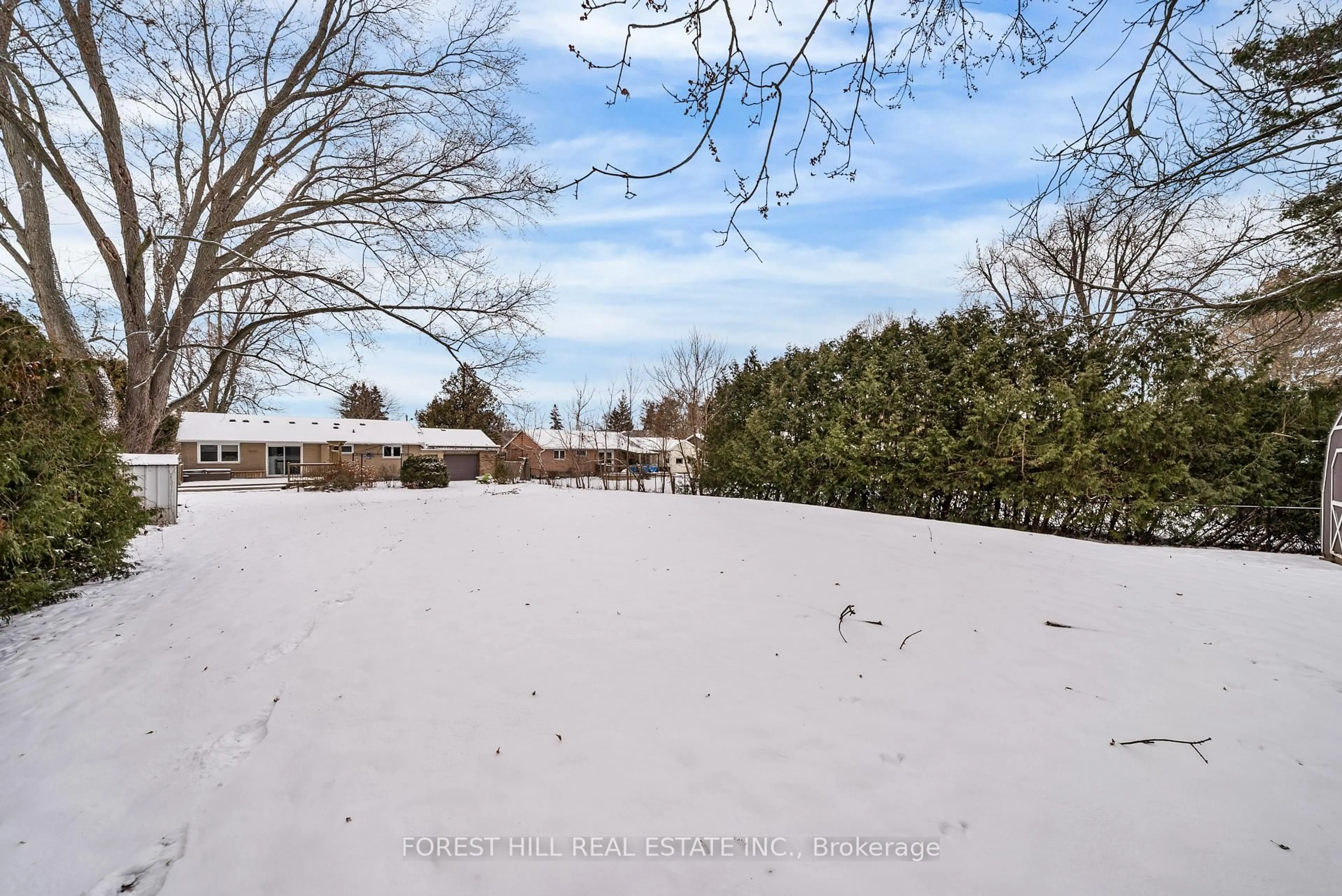 A pic from outside/outdoor area/front of a property/back of a property/a pic from drone, unknown for 49 May Ave, East Gwillimbury Ontario L0G 1V0