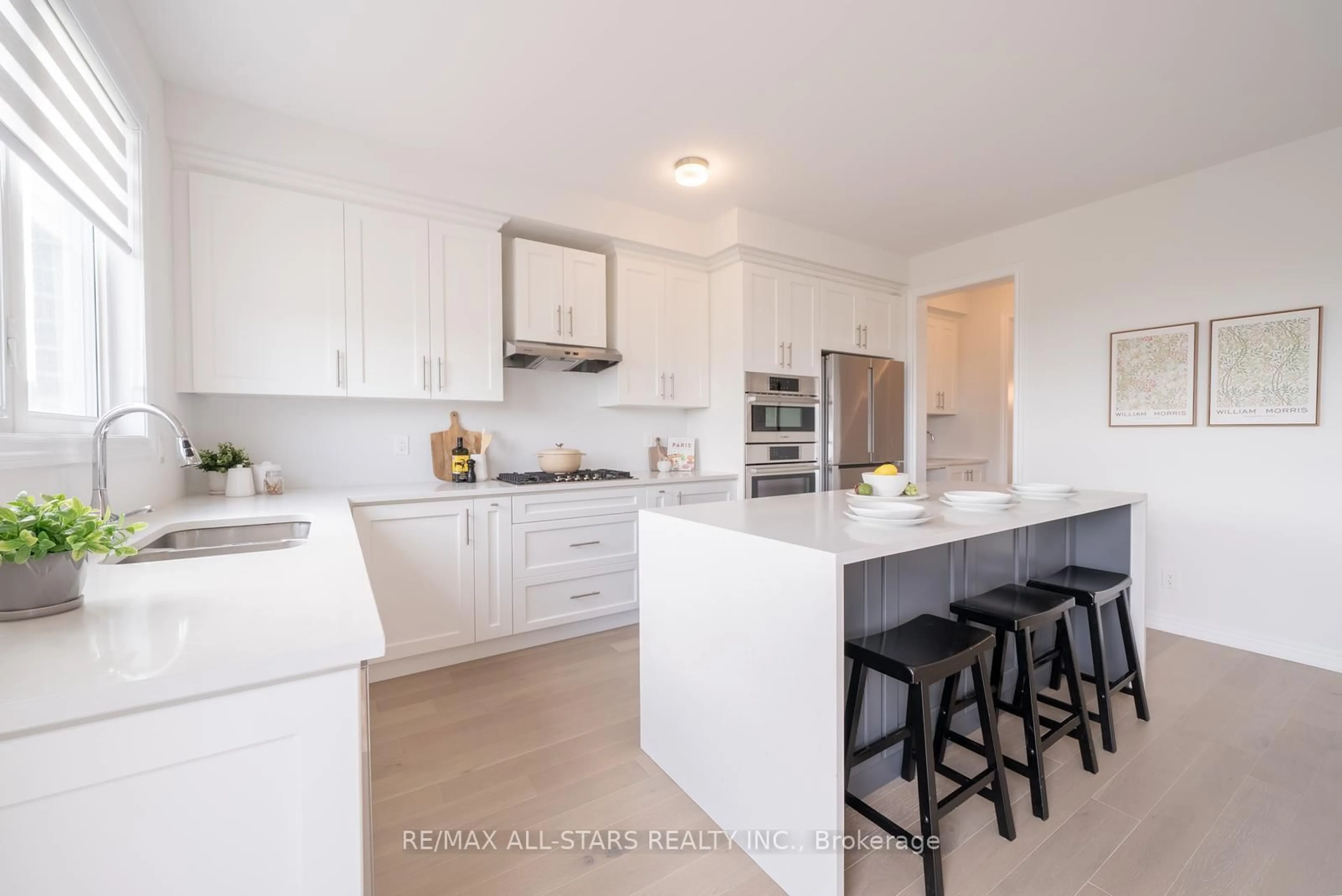 Open concept kitchen, ceramic/tile floor for 129 Busato Dr, Whitchurch-Stouffville Ontario L4A 4V6