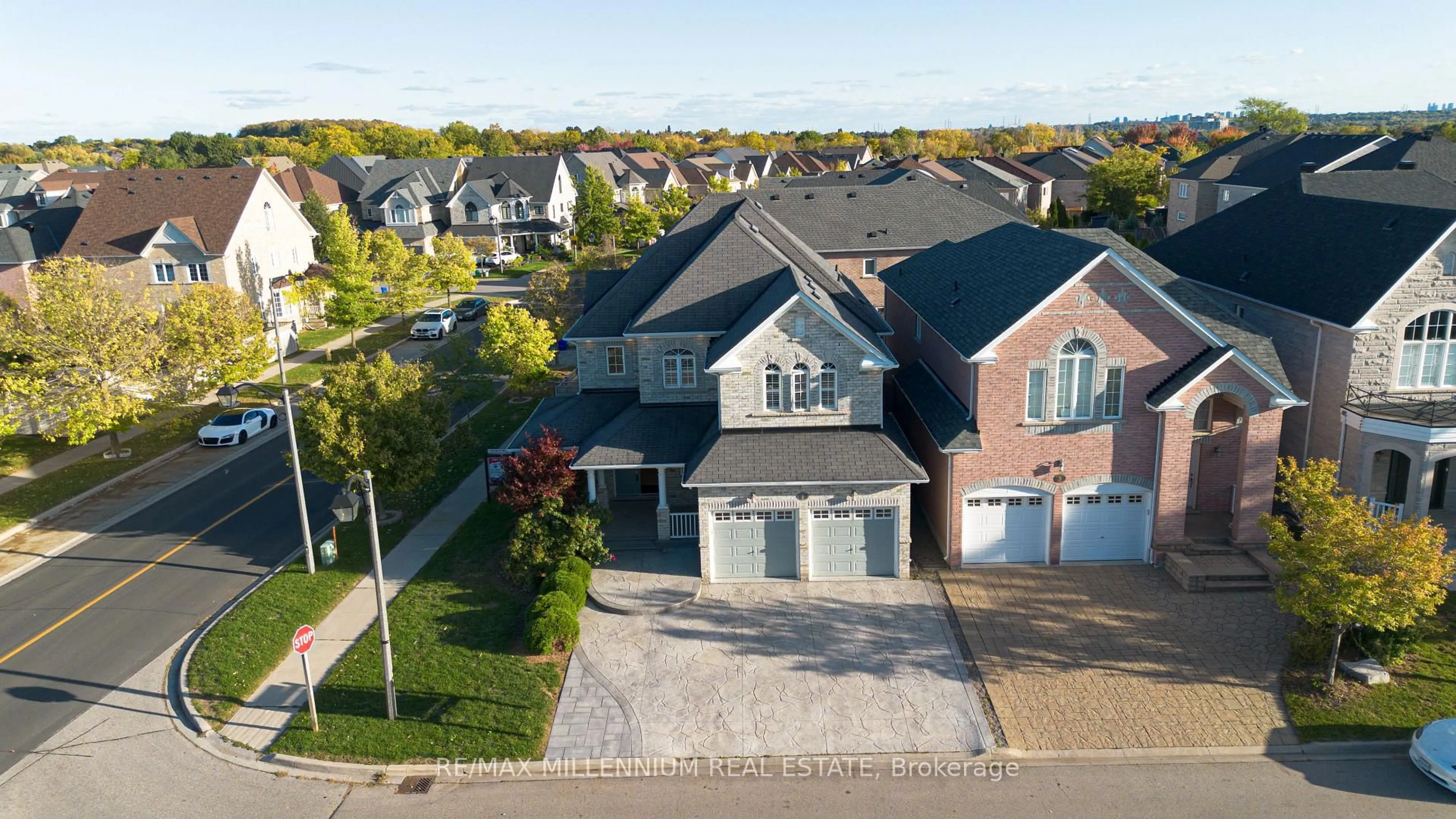 A pic from outside/outdoor area/front of a property/back of a property/a pic from drone, street for 1 Bracknell Ave, Markham Ontario L6C 0B2