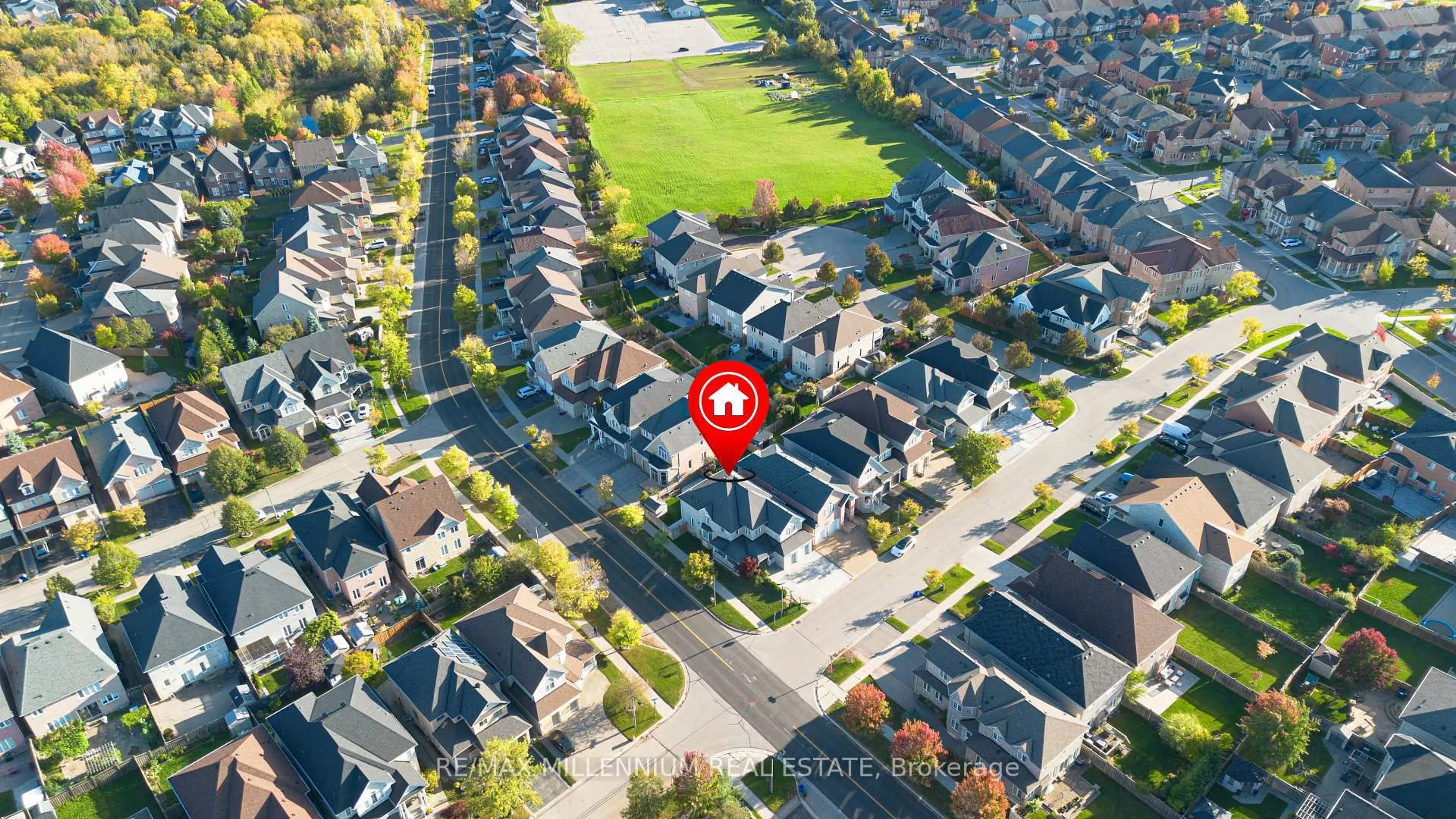 A pic from outside/outdoor area/front of a property/back of a property/a pic from drone, street for 1 Bracknell Ave, Markham Ontario L6C 0B2