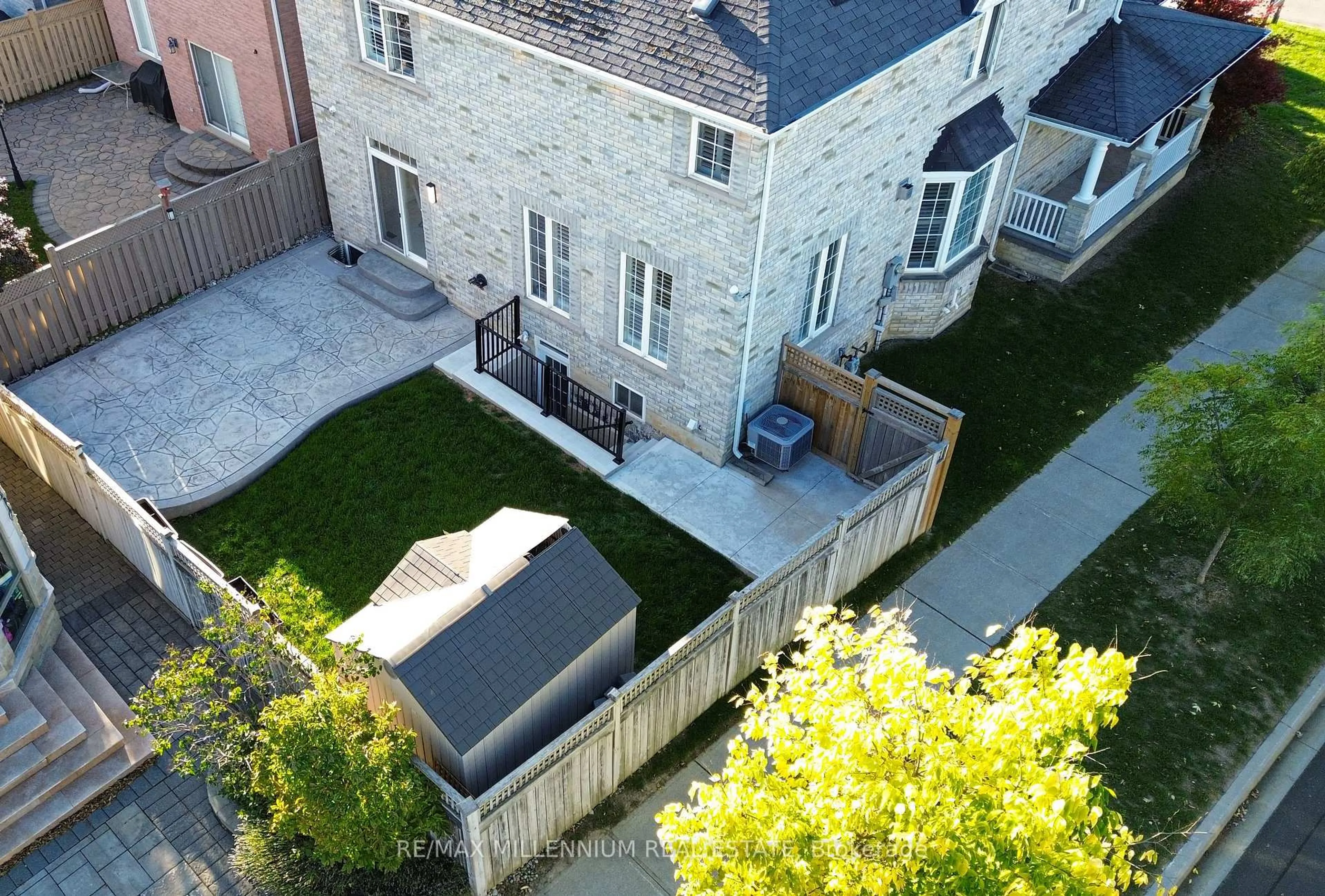 A pic from outside/outdoor area/front of a property/back of a property/a pic from drone, street for 1 Bracknell Ave, Markham Ontario L6C 0B2
