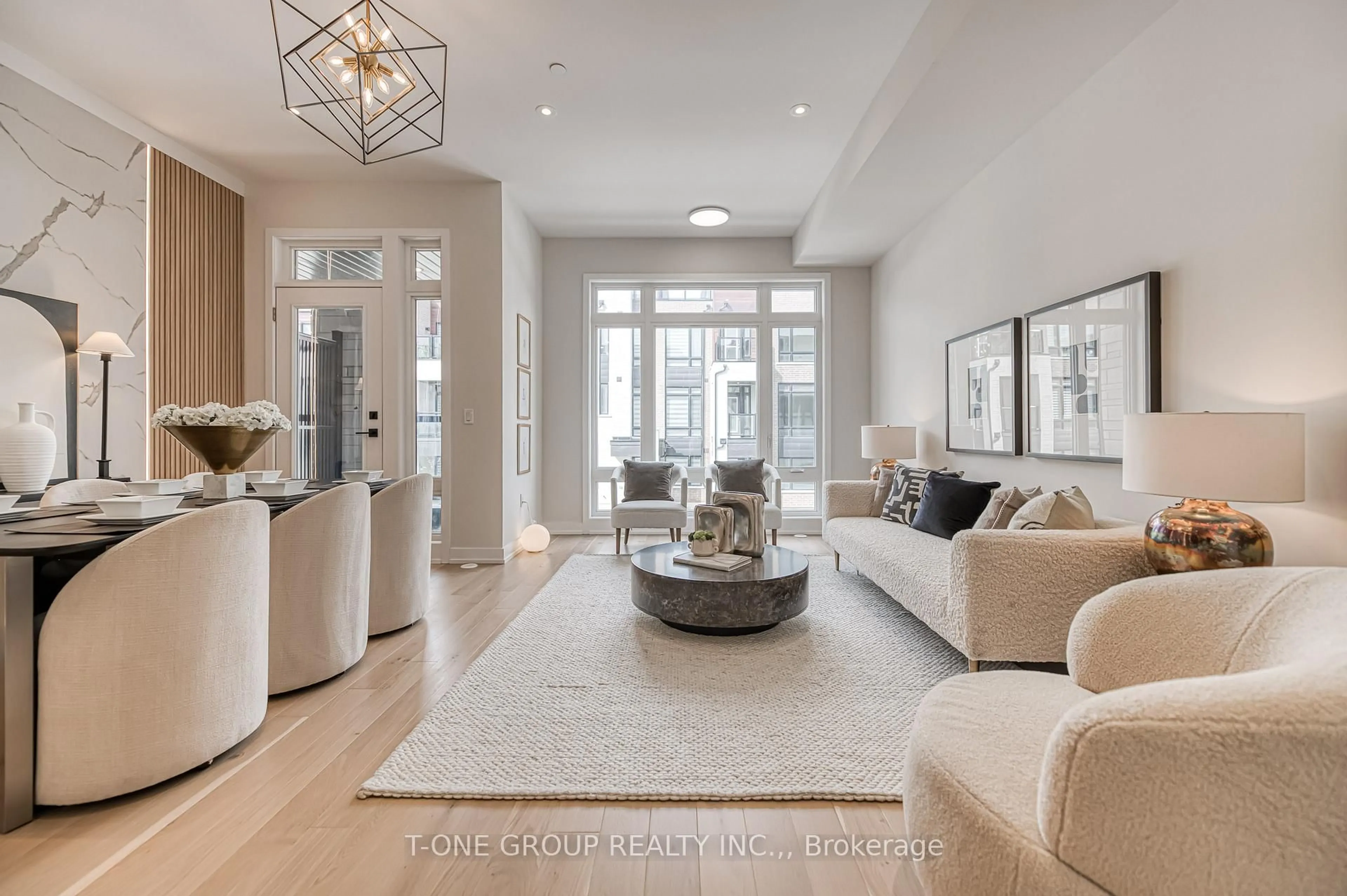 Indoor entryway for 21 Ingersoll Lane, Richmond Hill Ontario L4E 1G9