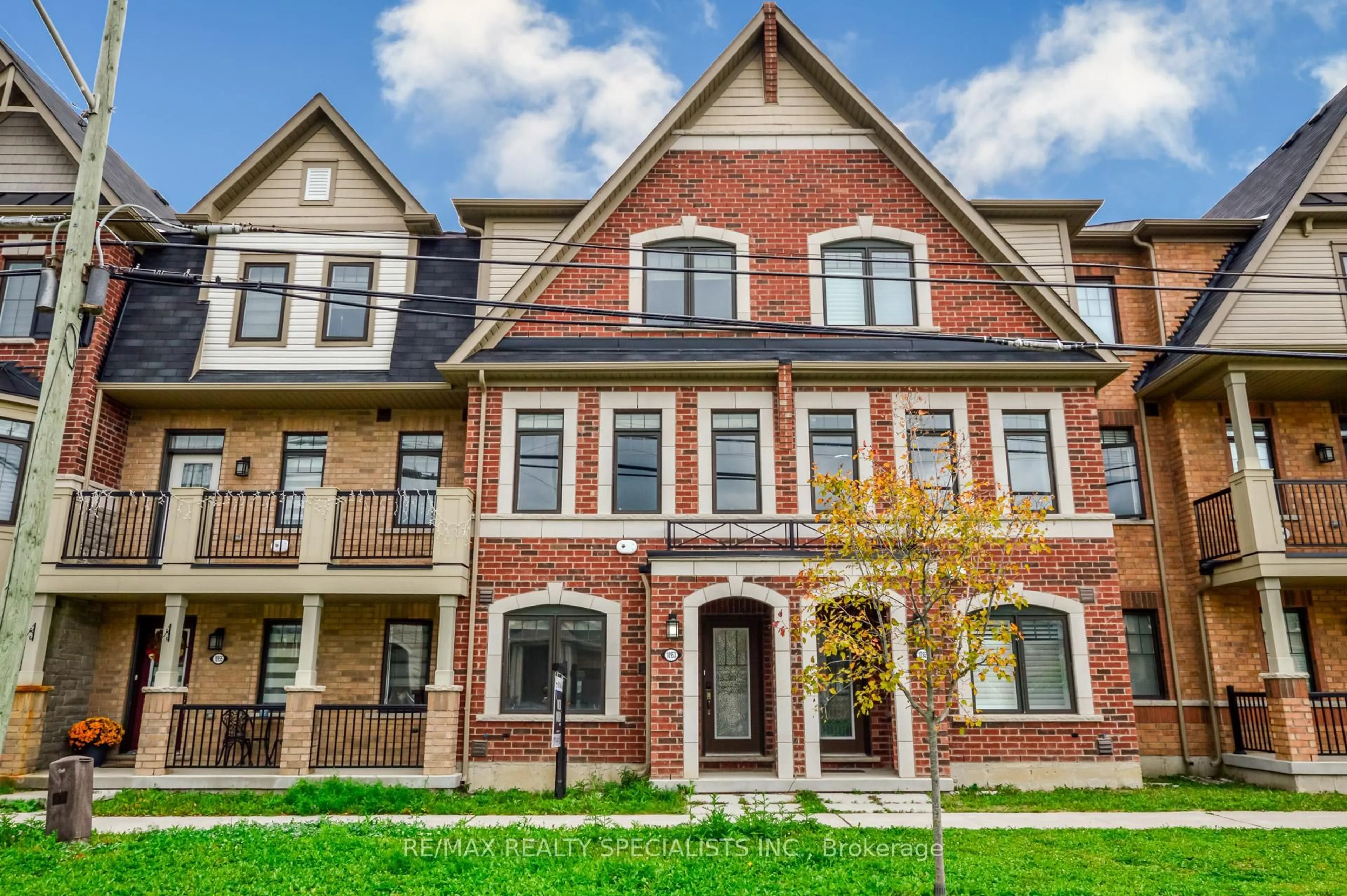 Home with brick exterior material, street for 10953 VICTORIA SQUARE Blvd, Markham Ontario L6C 0Z2