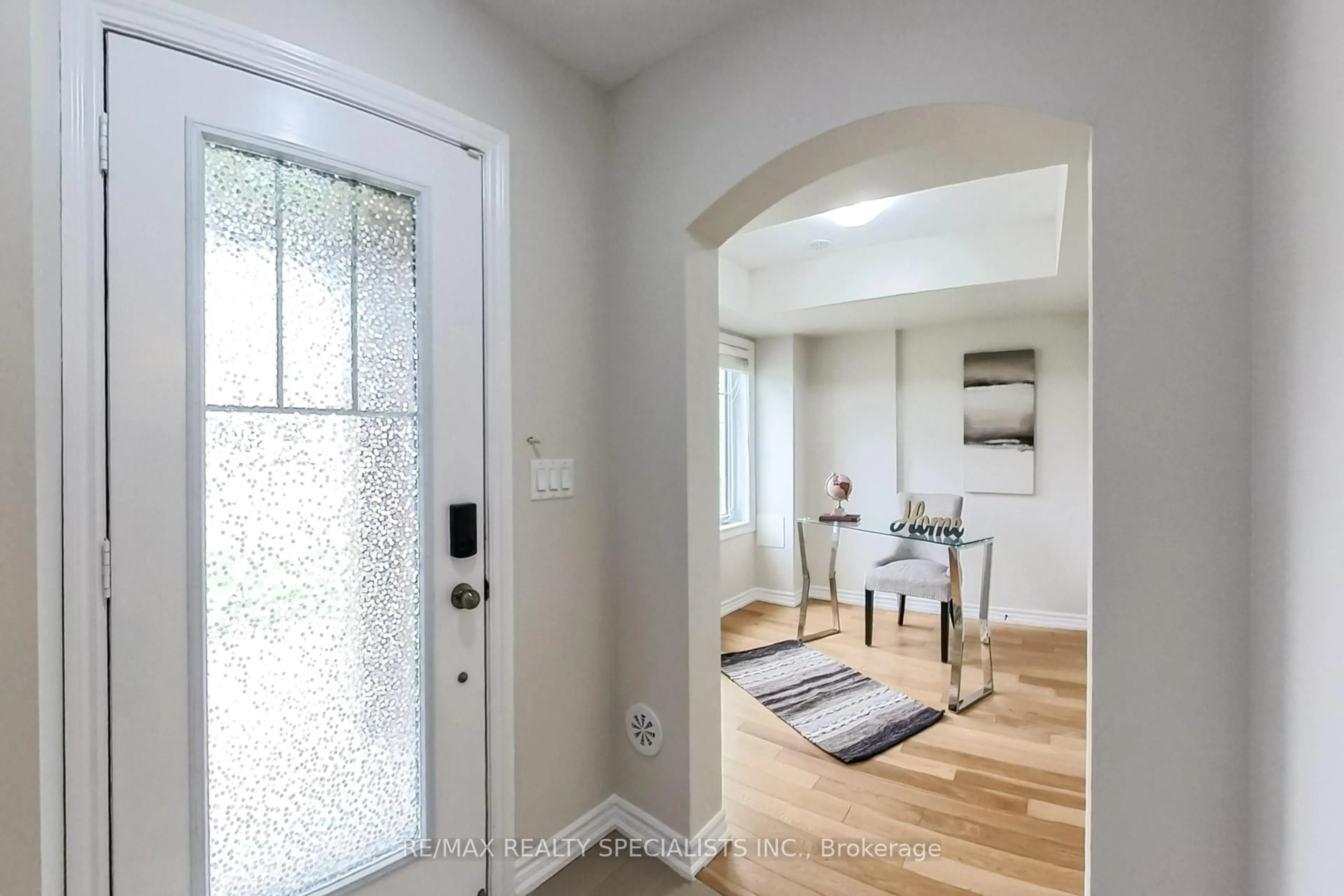 Indoor entryway for 10953 VICTORIA SQUARE Blvd, Markham Ontario L6C 0Z2