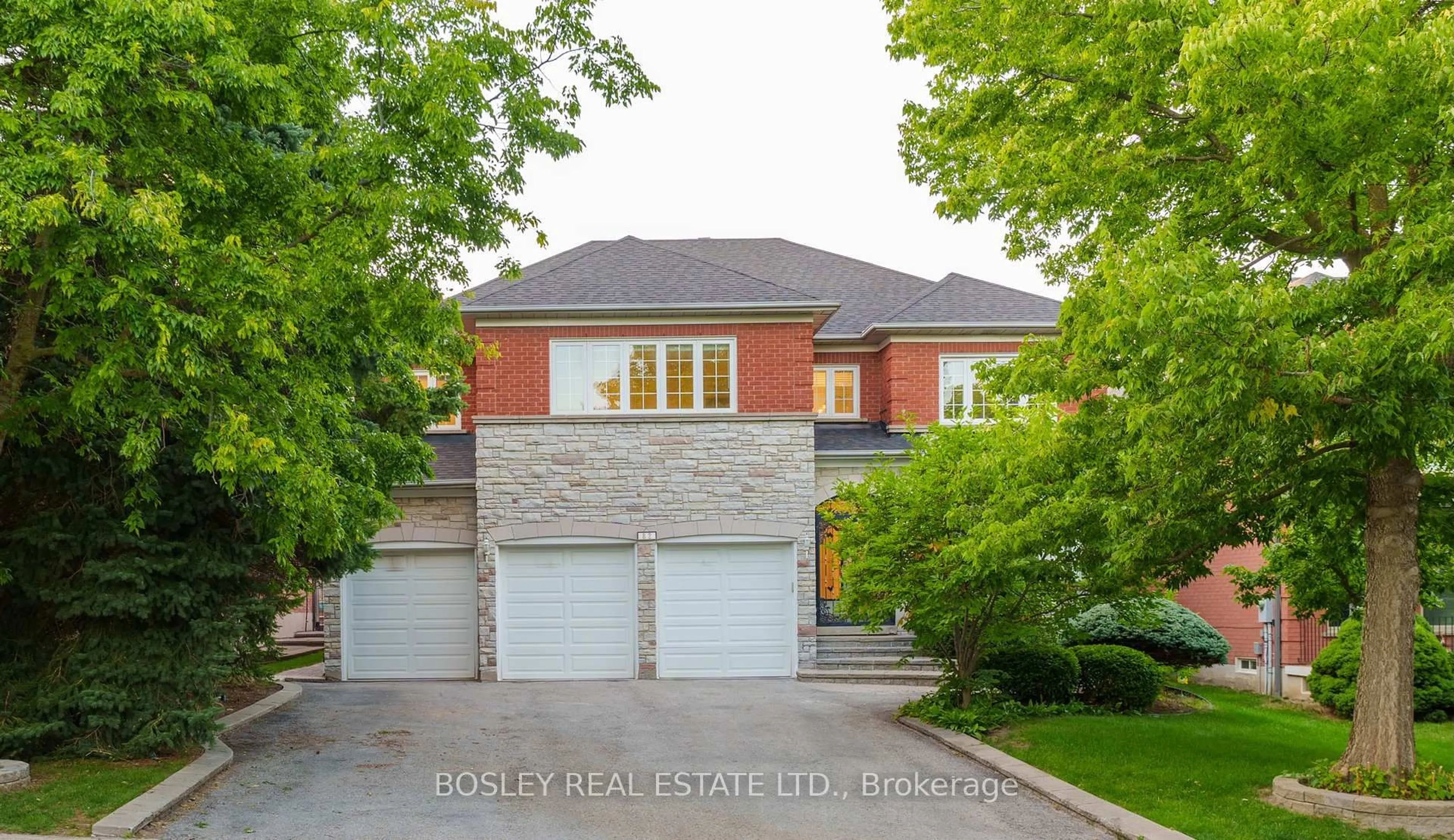 Home with brick exterior material, street for 82 Woodstone Ave, Richmond Hill Ontario L4S 1G8