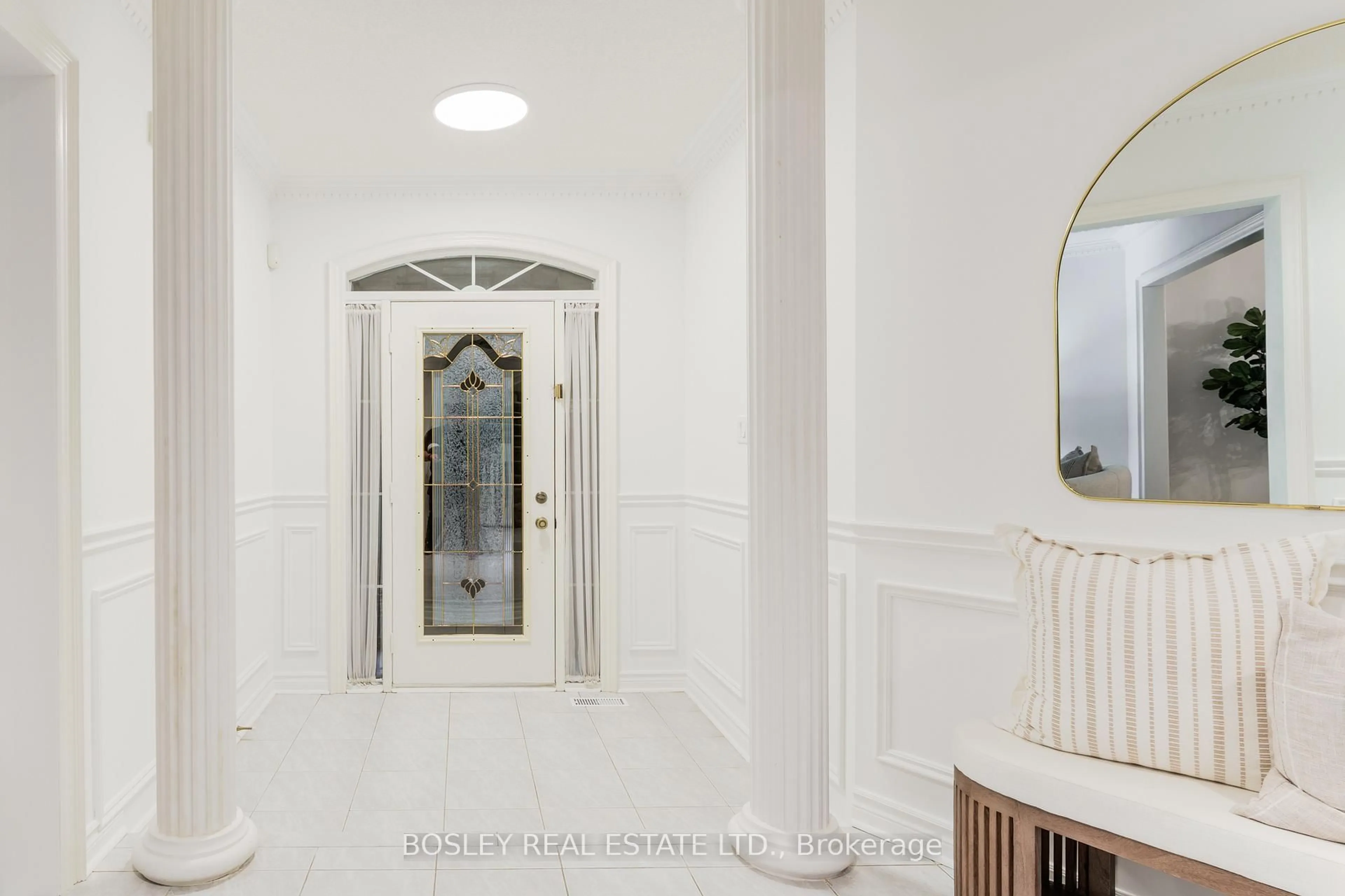 Indoor foyer for 82 Woodstone Ave, Richmond Hill Ontario L4S 1G8