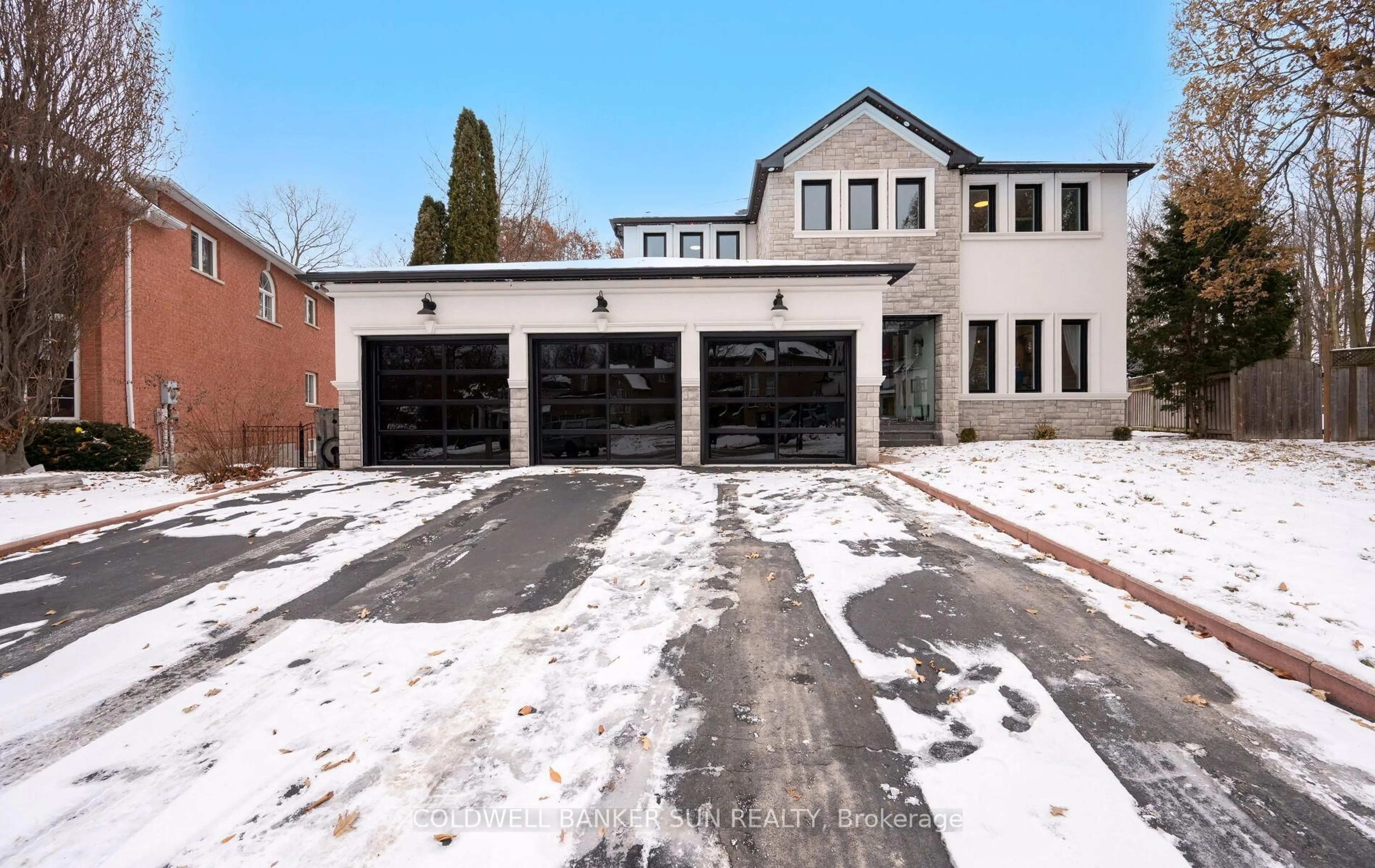 Indoor garage for 34 Previn Crt, New Tecumseth Ontario L9R 1N8
