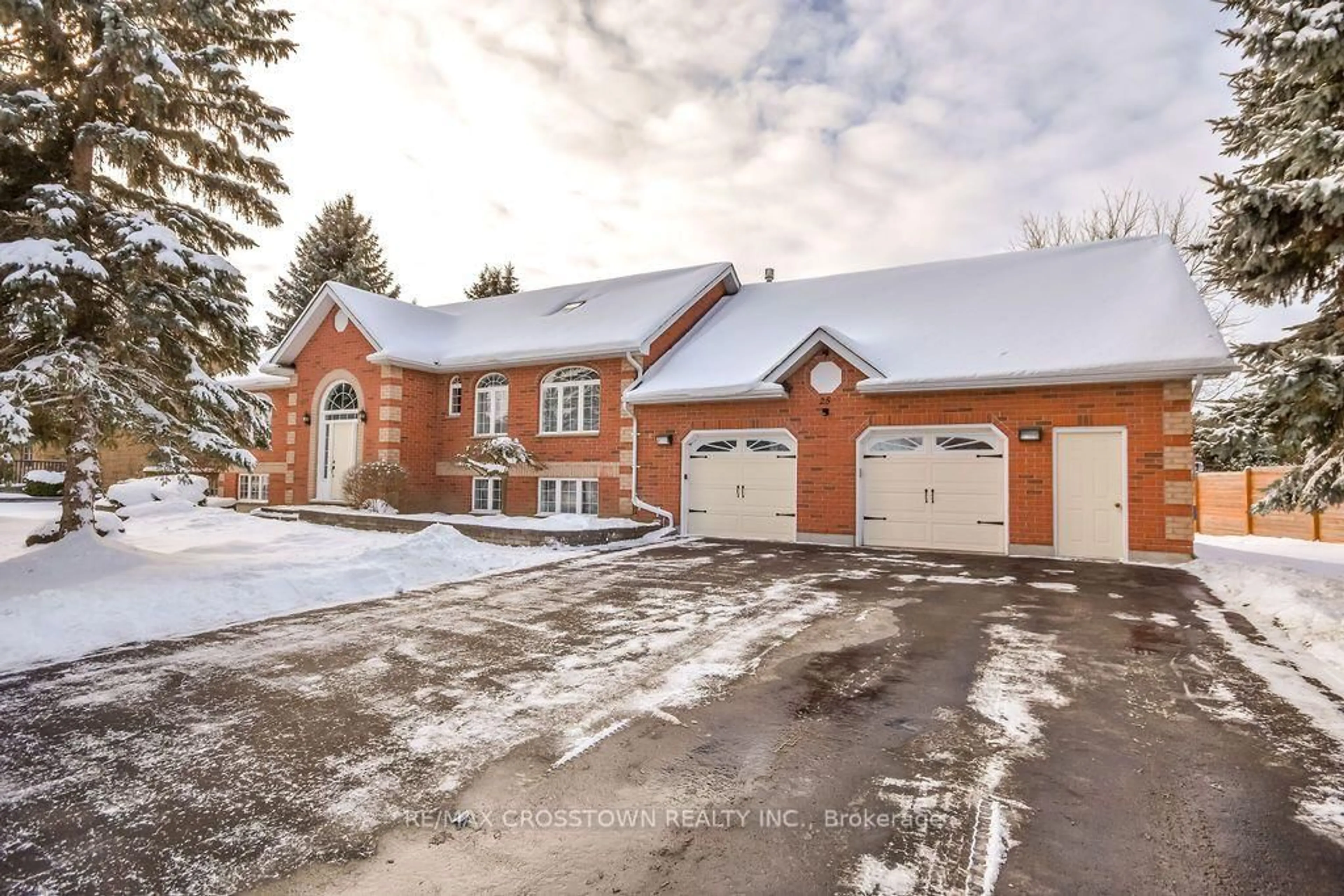 A pic from outside/outdoor area/front of a property/back of a property/a pic from drone, street for 25 Cunningham Dr, Essa Ontario L0L 2N0