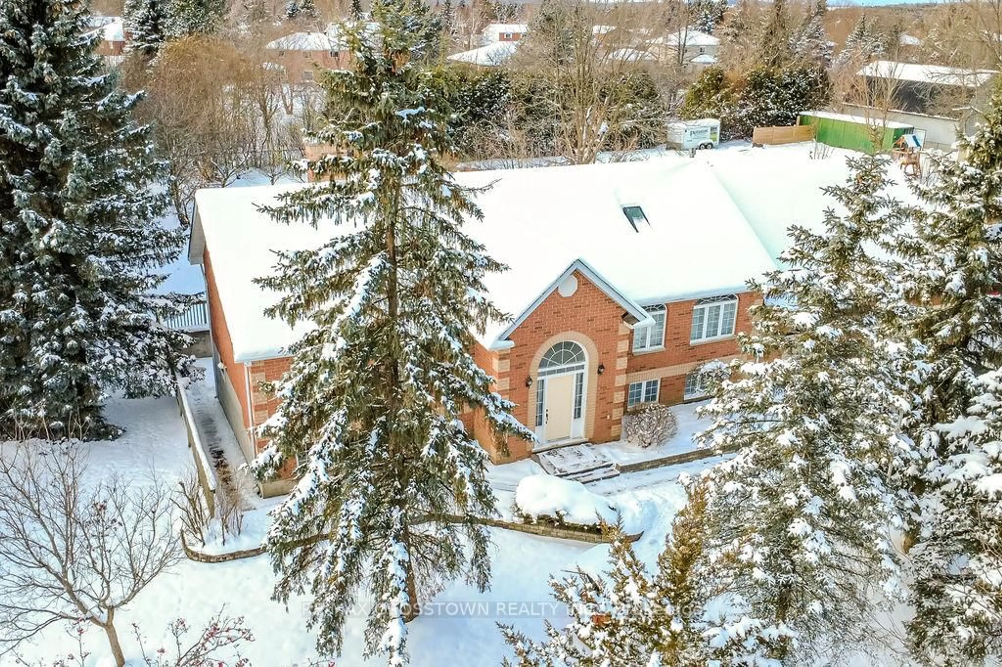 A pic from outside/outdoor area/front of a property/back of a property/a pic from drone, street for 25 Cunningham Dr, Essa Ontario L0L 2N0