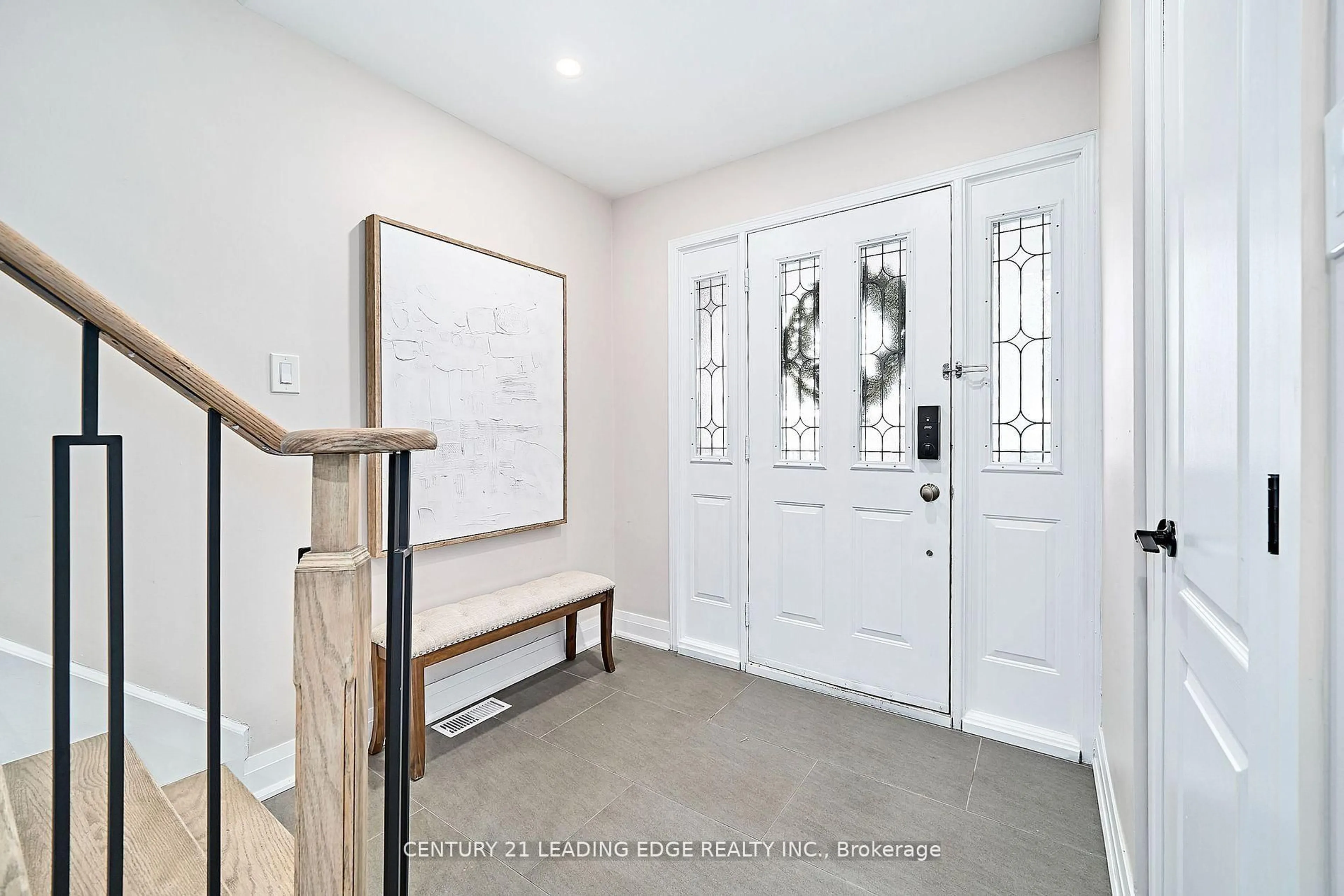Indoor entryway for 14 Opal Crt, Whitchurch-Stouffville Ontario L4A 8C2