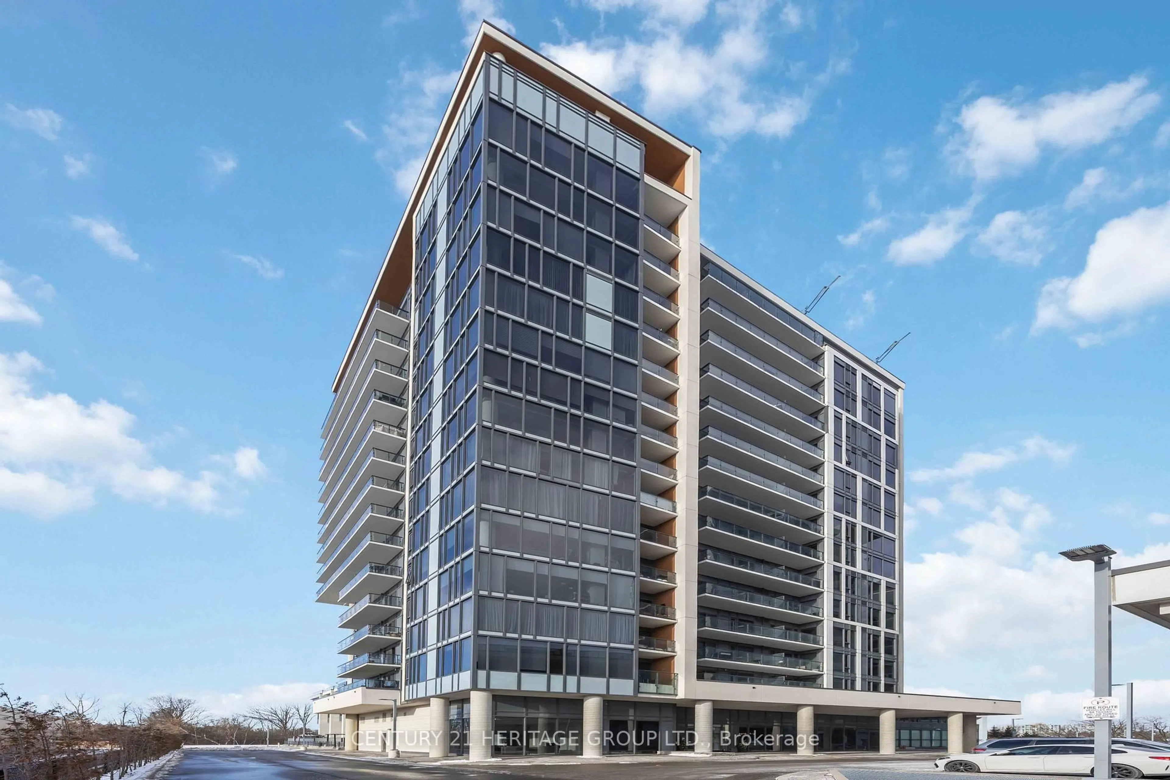 Indoor foyer for 9618 Yonge St #201, Richmond Hill Ontario L4C 0X5