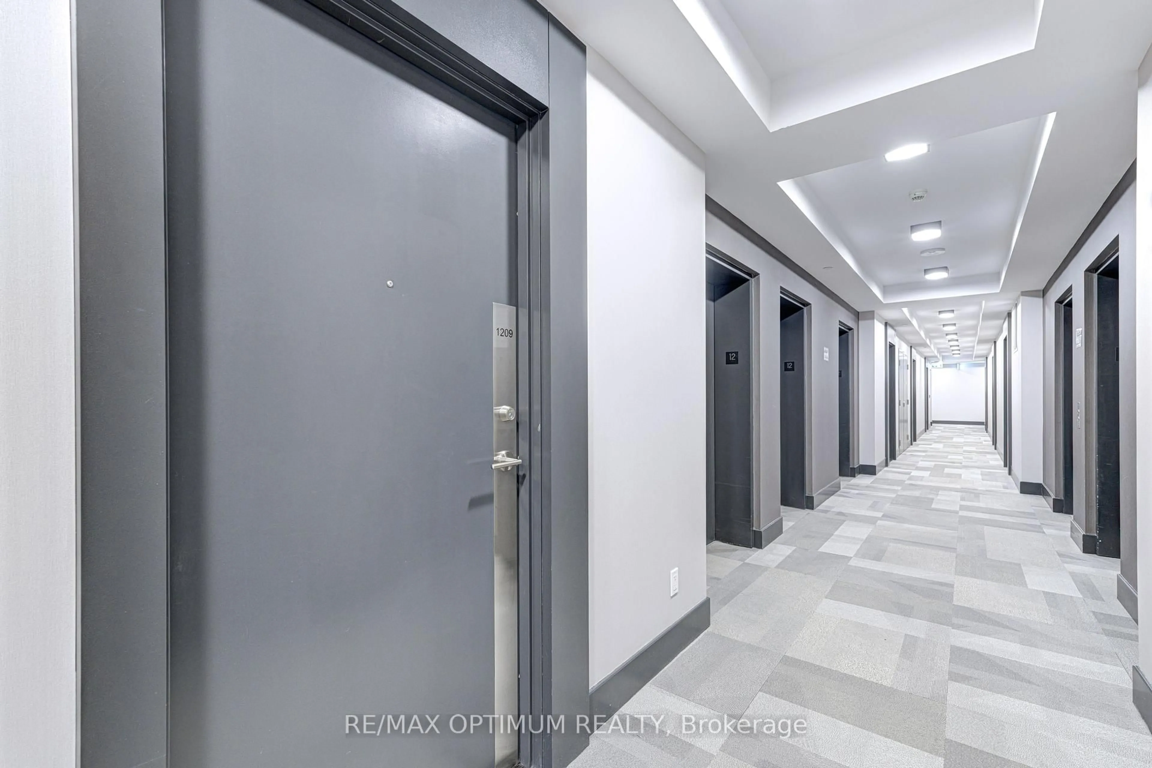 Indoor foyer for 7895 Jane St #1209, Vaughan Ontario L4K 2M7