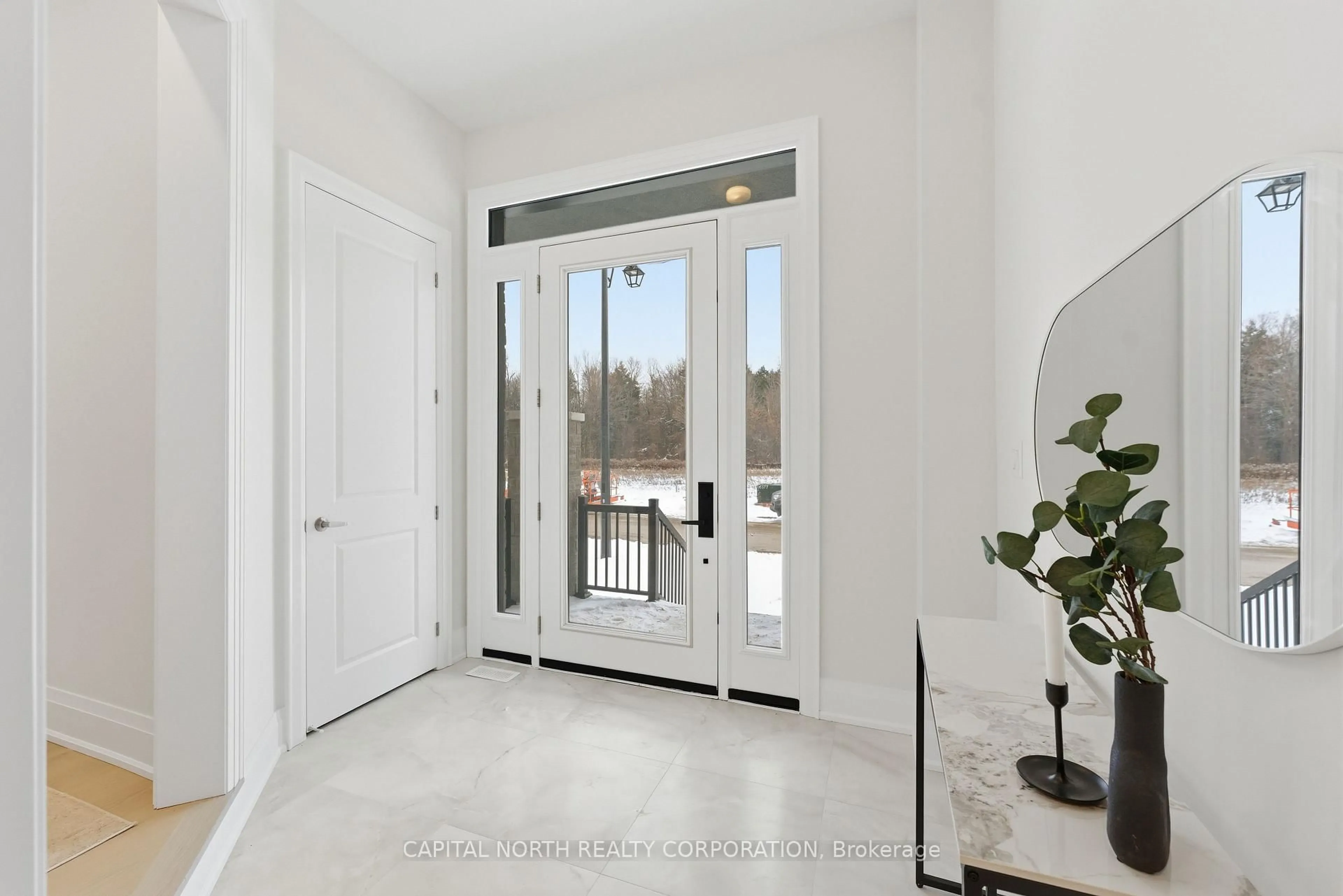 Indoor entryway for 11 Gianvito Cres, King Ontario L7B 0T2