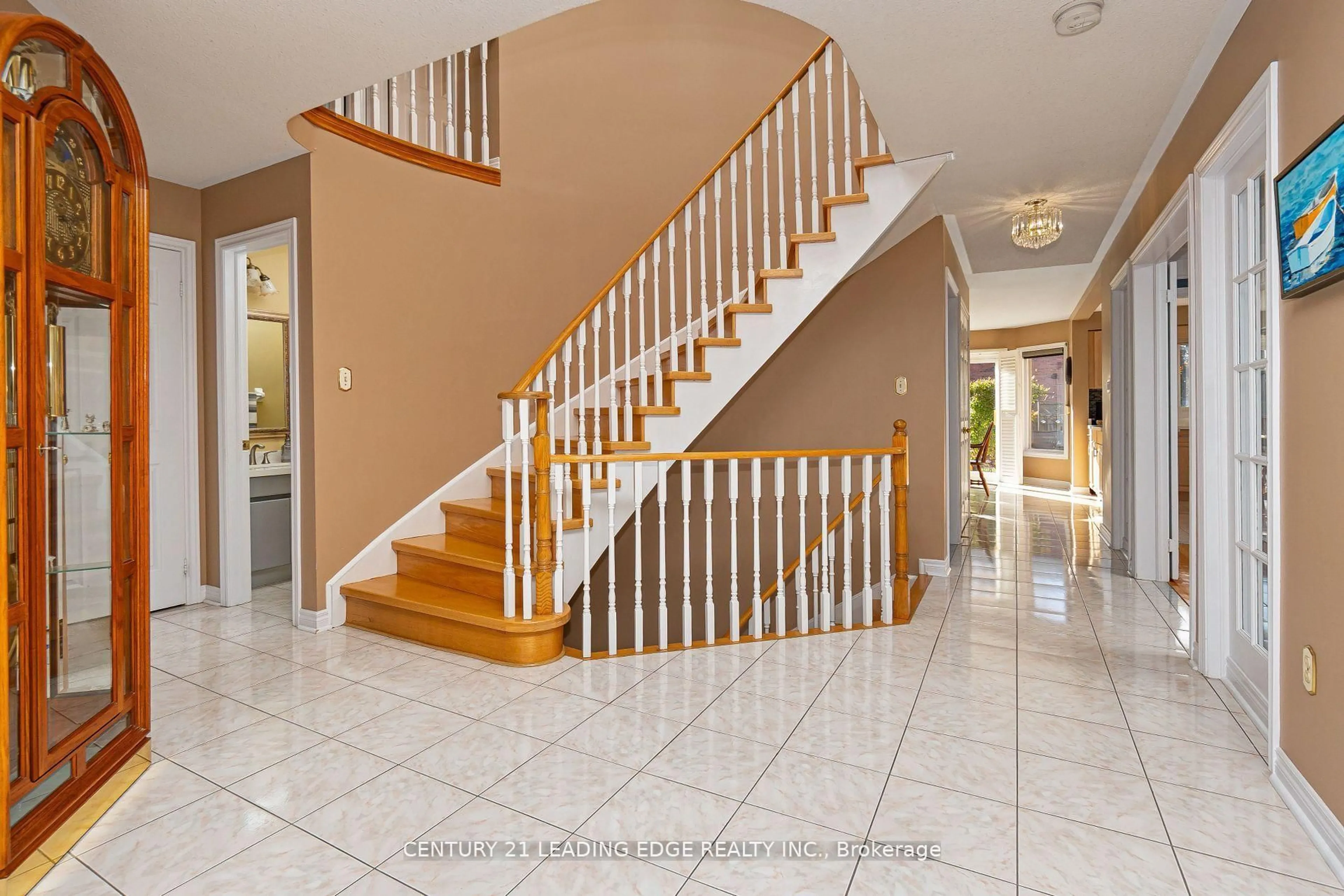 Indoor foyer for 207 Larkin Ave, Markham Ontario L3P 4Y7