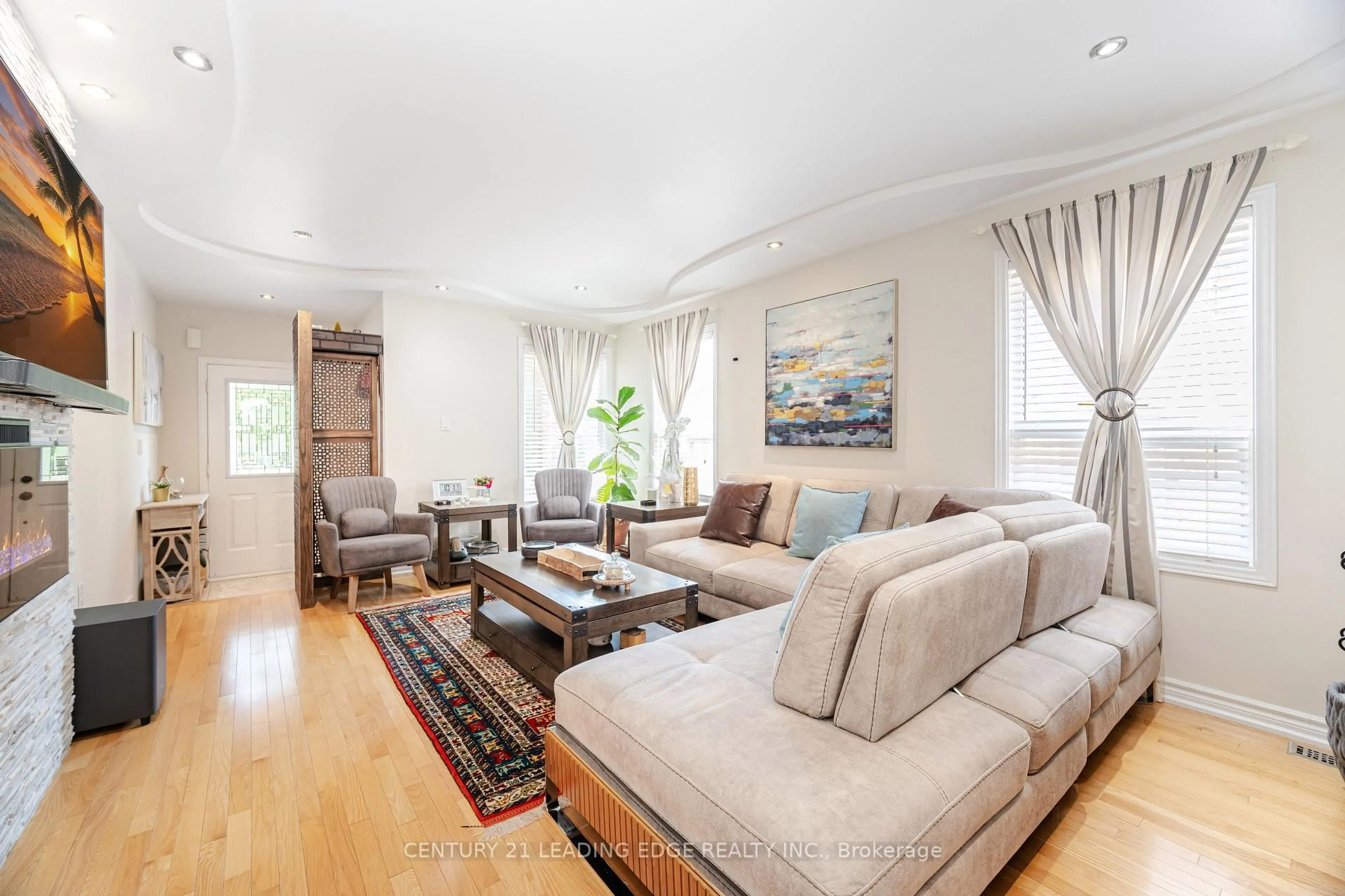 Living room with furniture, unknown for 344 Marble Pl, Newmarket Ontario L3X 2R7