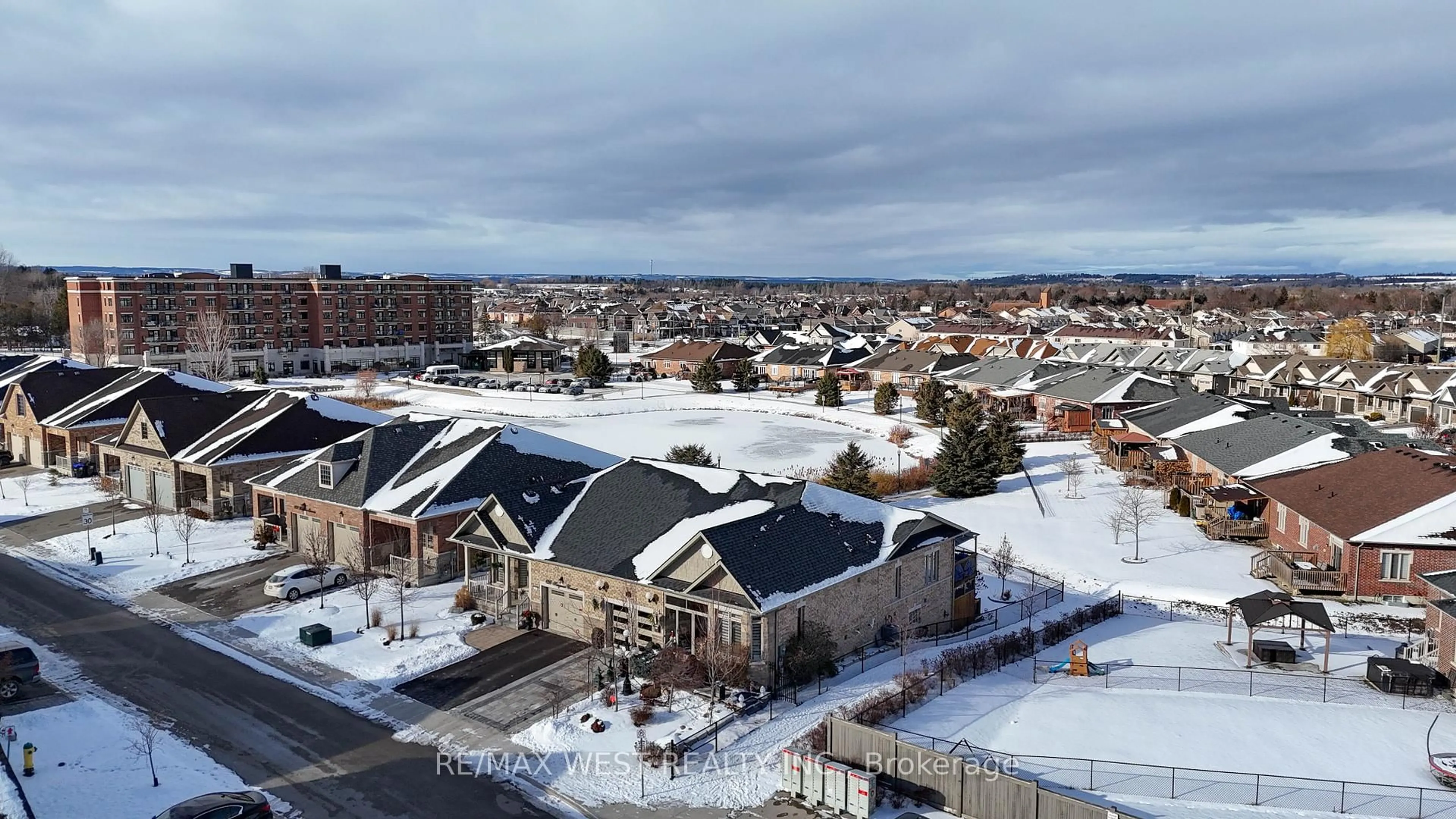 A pic from outside/outdoor area/front of a property/back of a property/a pic from drone, city buildings view from balcony for 126 Kingsmere Cres, New Tecumseth Ontario L9R 0K8