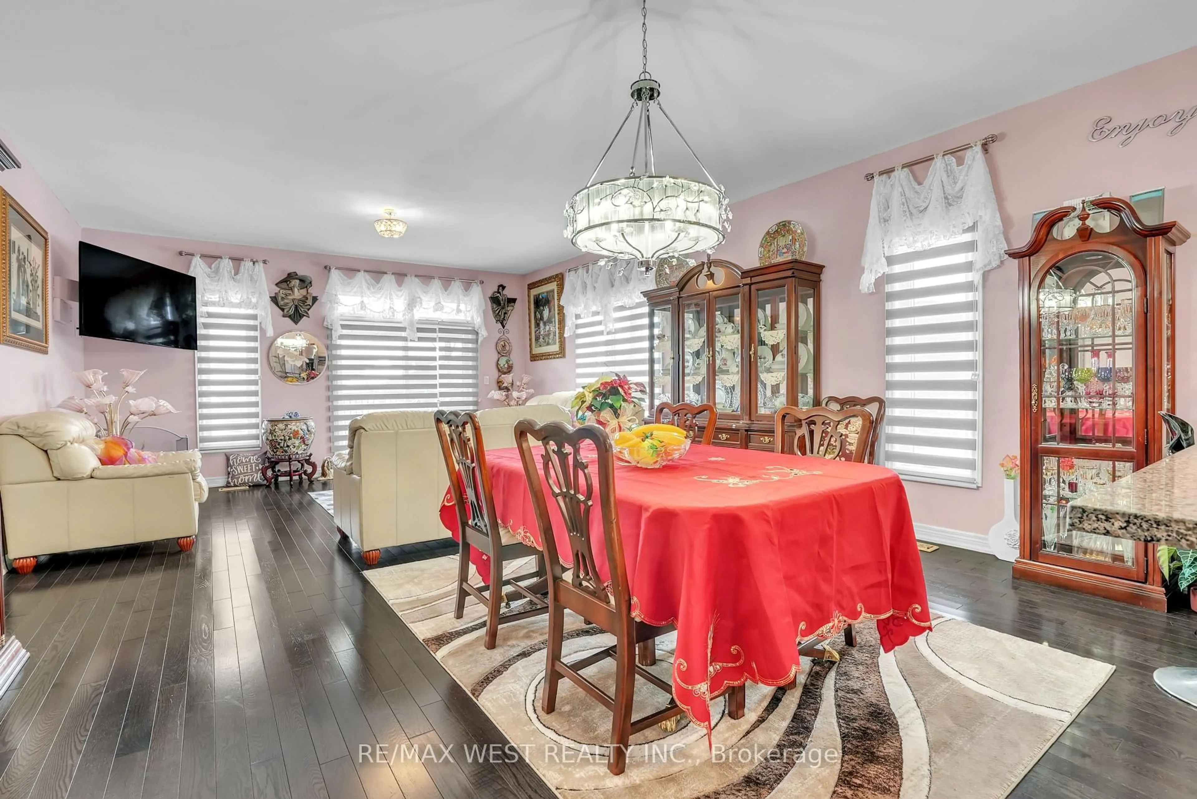 Dining room, unknown for 126 Kingsmere Cres, New Tecumseth Ontario L9R 0K8