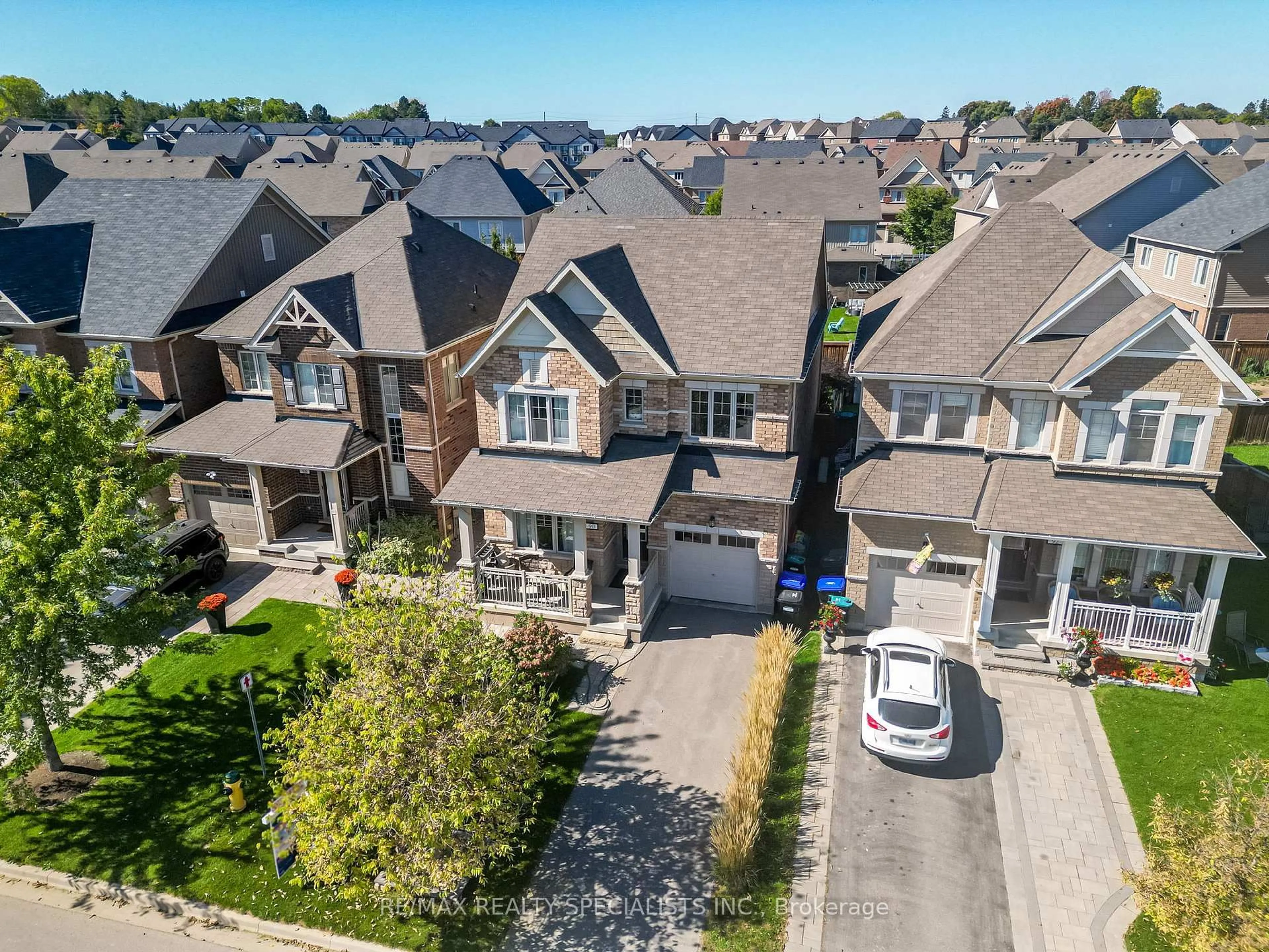 A pic from outside/outdoor area/front of a property/back of a property/a pic from drone, street for 90 Martin Tr, New Tecumseth Ontario L0G 1W0