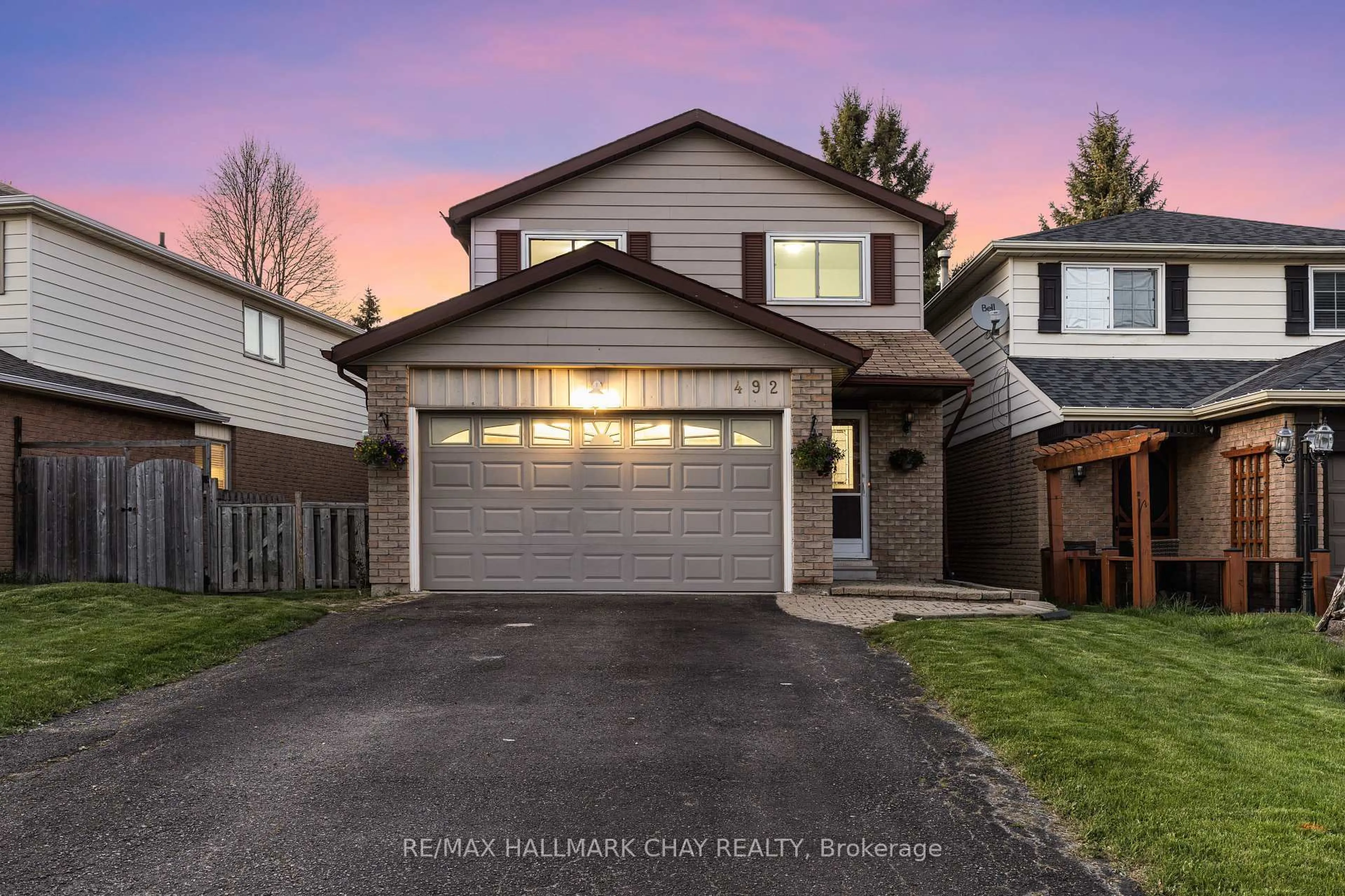 Home with vinyl exterior material, street for 492 Britannia Ave, Bradford West Gwillimbury Ontario L3Z 1A7