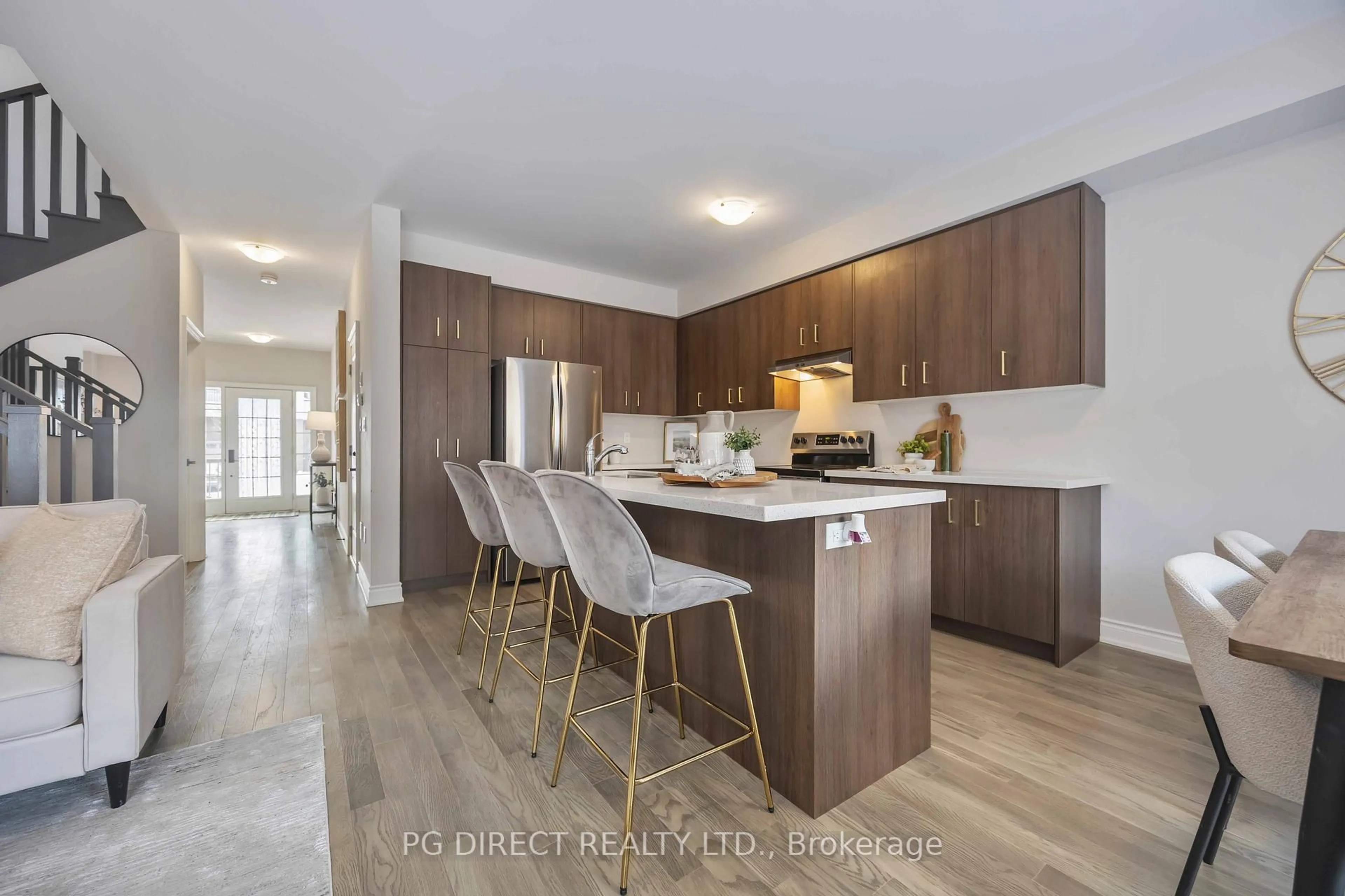 Open concept kitchen, wood/laminate floor for 27 Alan Williams Tr, Uxbridge Ontario L9P 0R6