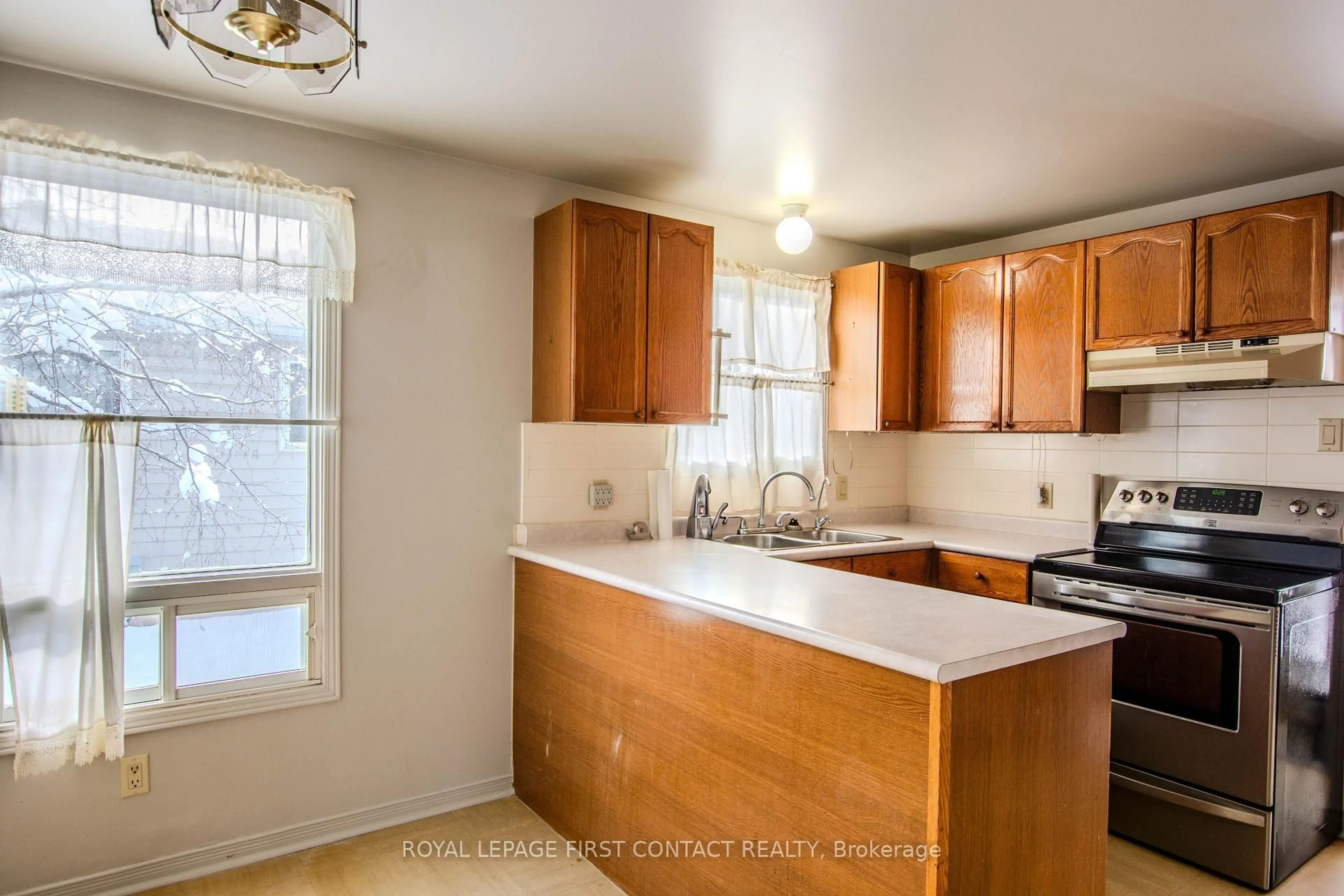 Standard kitchen, unknown for 27 Royal Oak Dr, Innisfil Ontario L0L 1L0