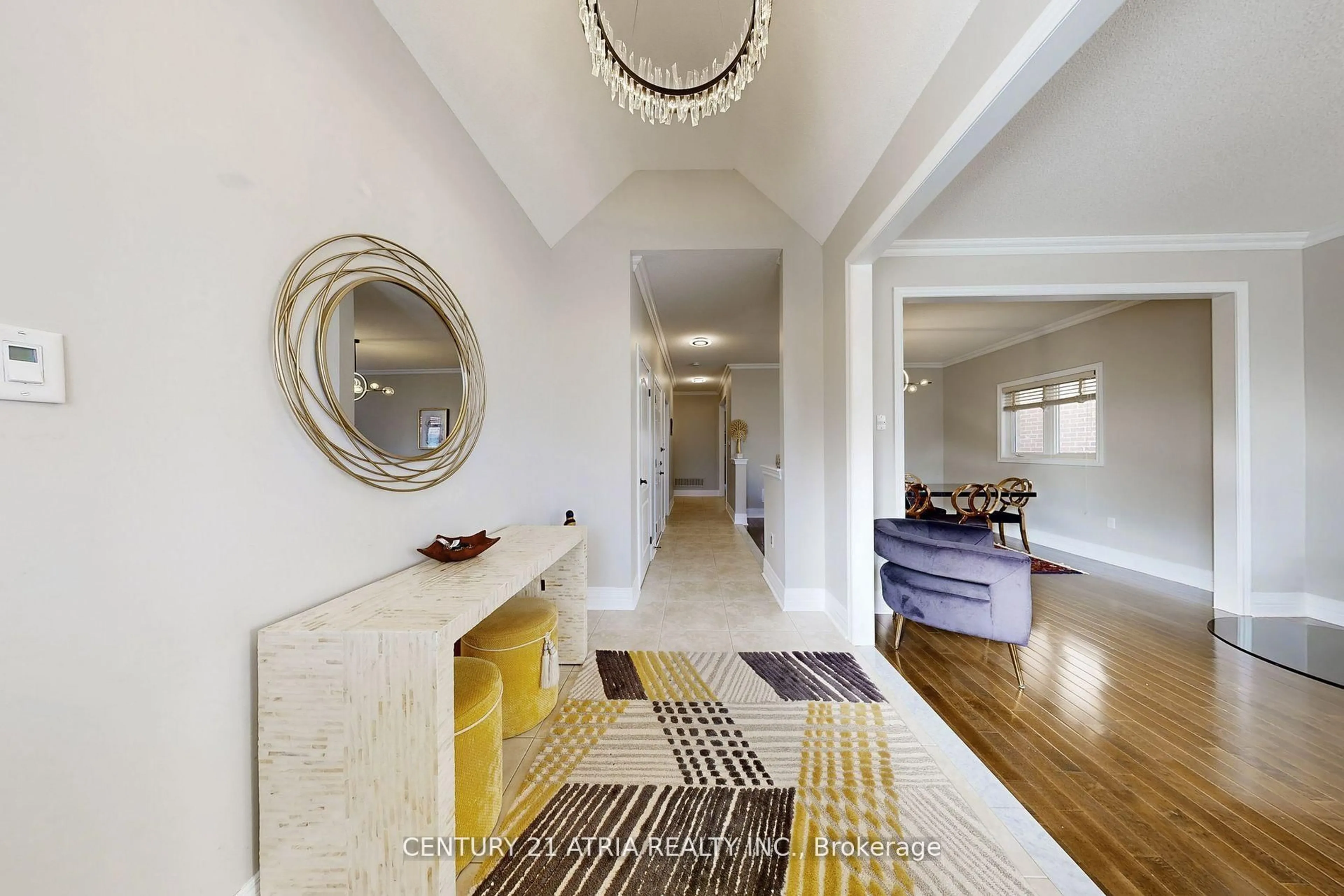 Indoor entryway for 490 Kwapis Blvd, Newmarket Ontario L3X 3K6