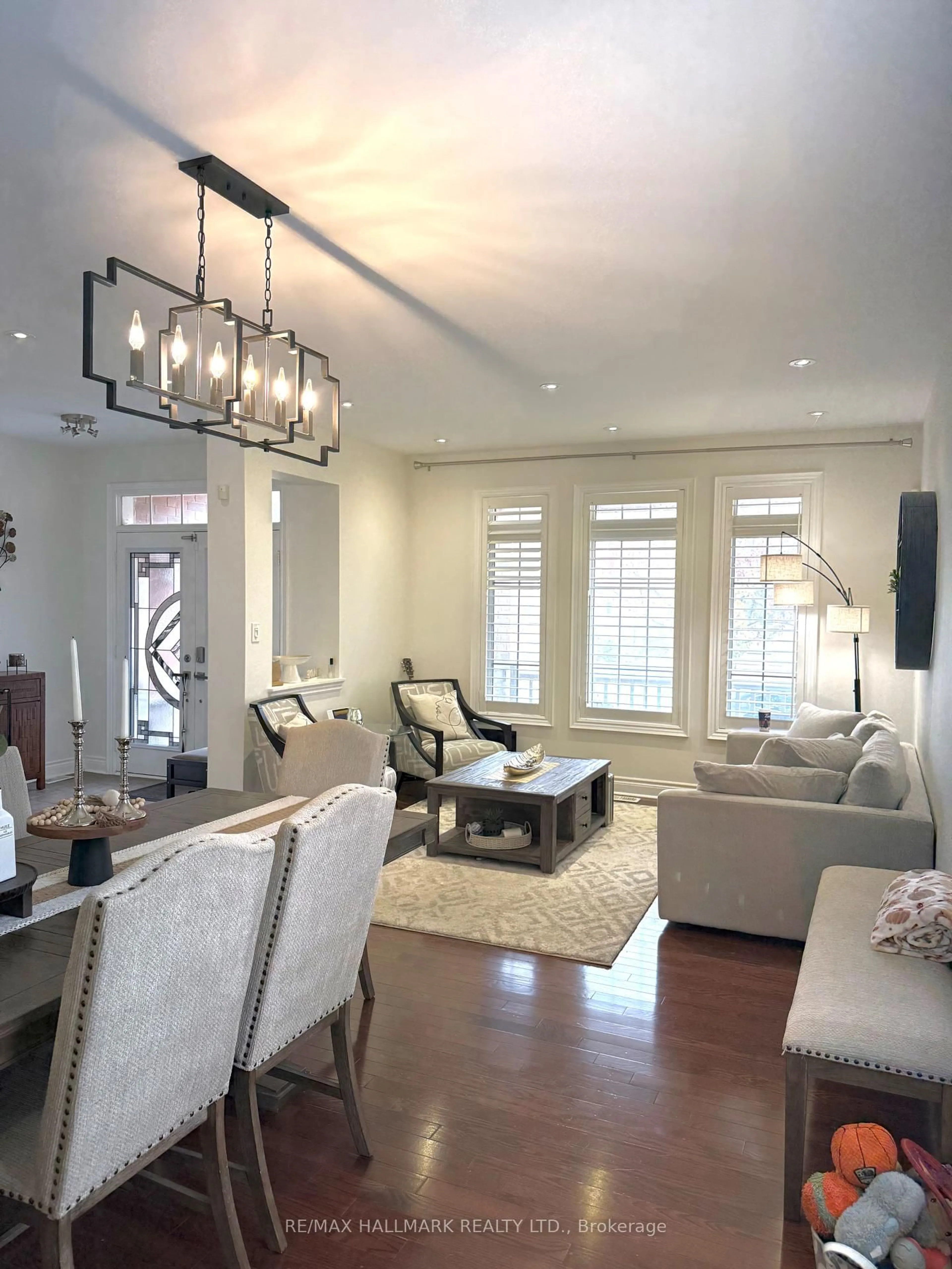 Living room with furniture, wood/laminate floor for 220 Tonner Cres, Aurora Ontario L4G 7T7