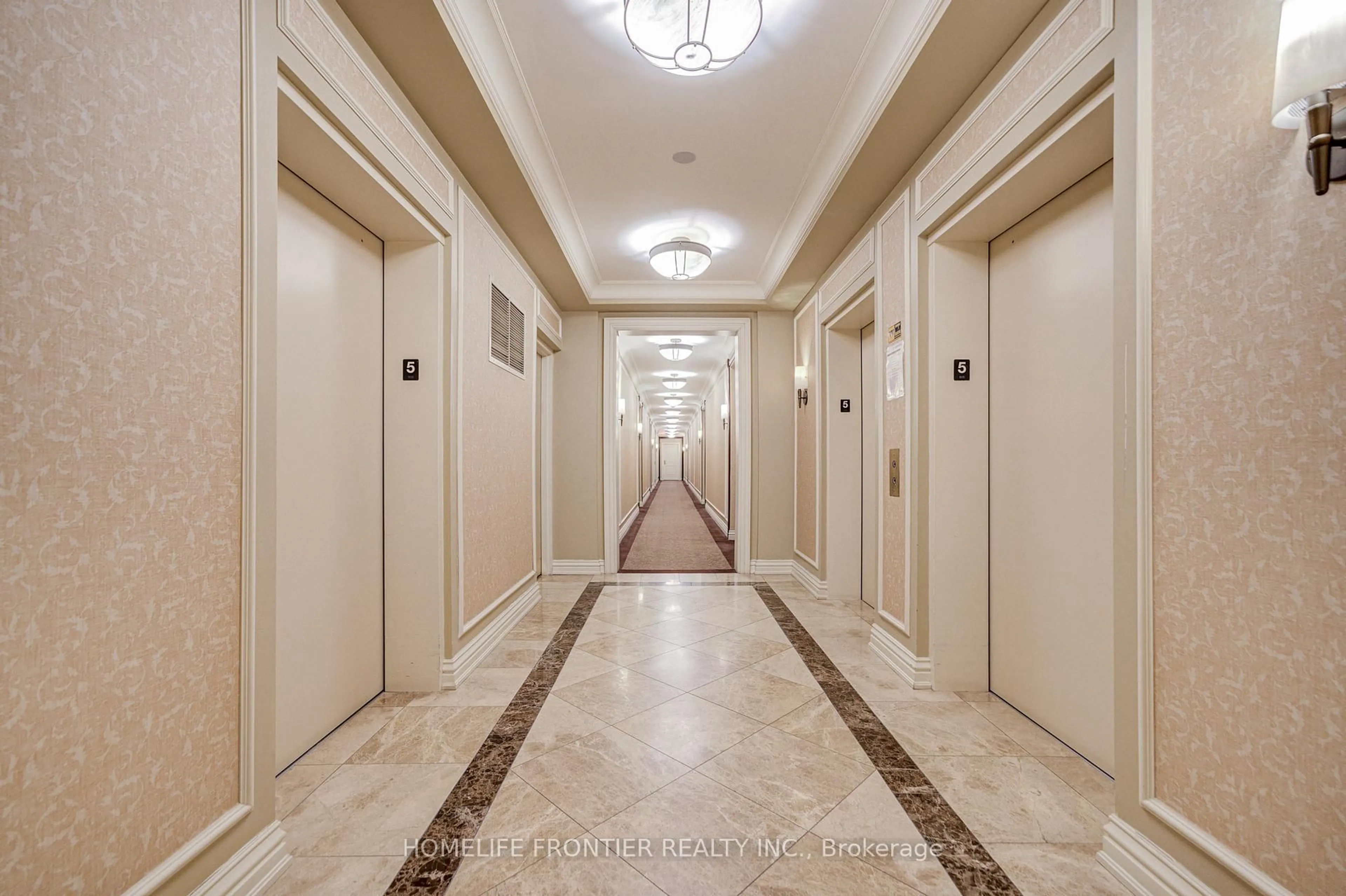 Indoor foyer for 9235 Jane St #511, Vaughan Ontario L6A 0J8