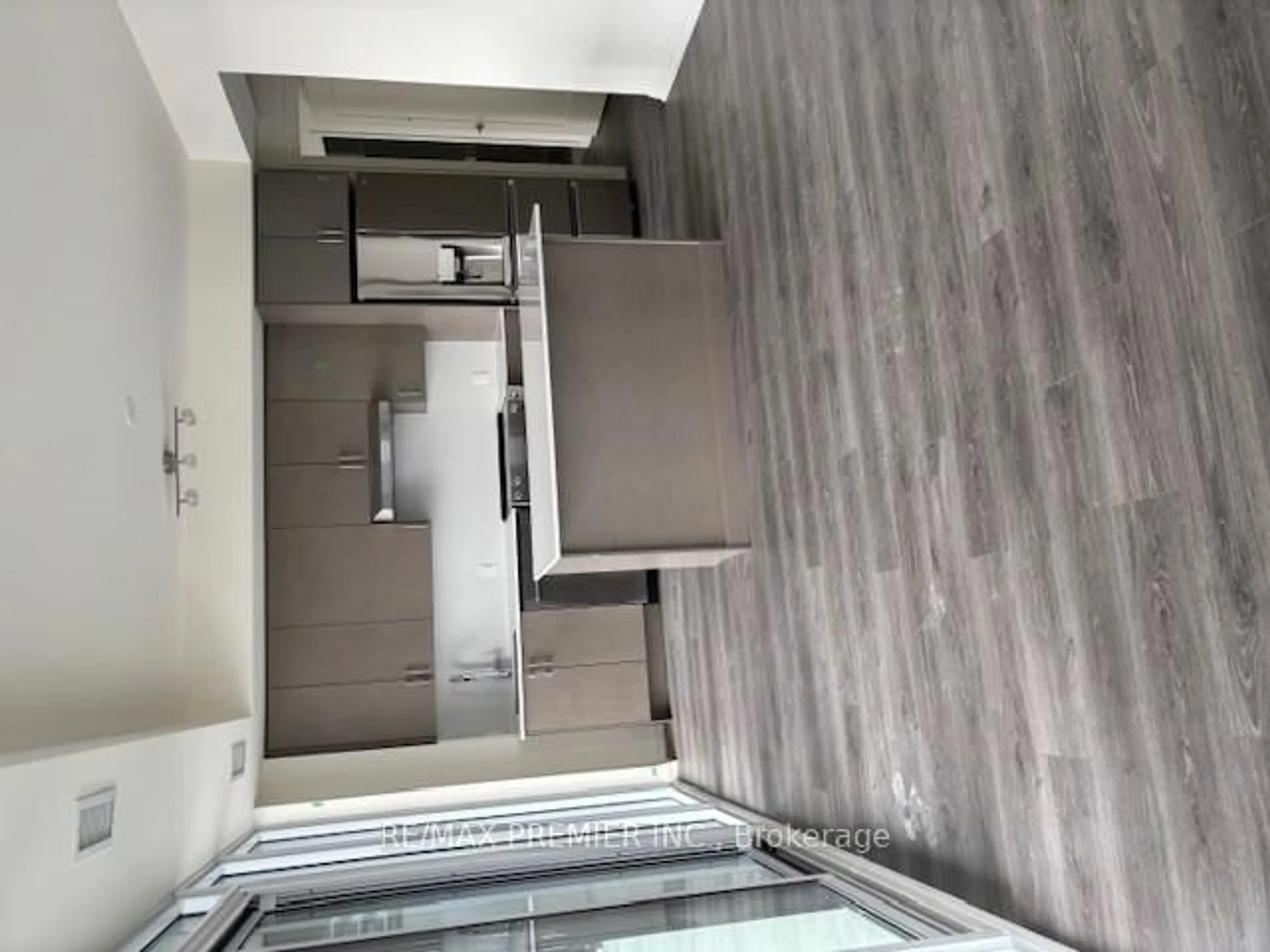 Unknown for 8960 Jane St #1410, Vaughan Ontario L4K 2M9